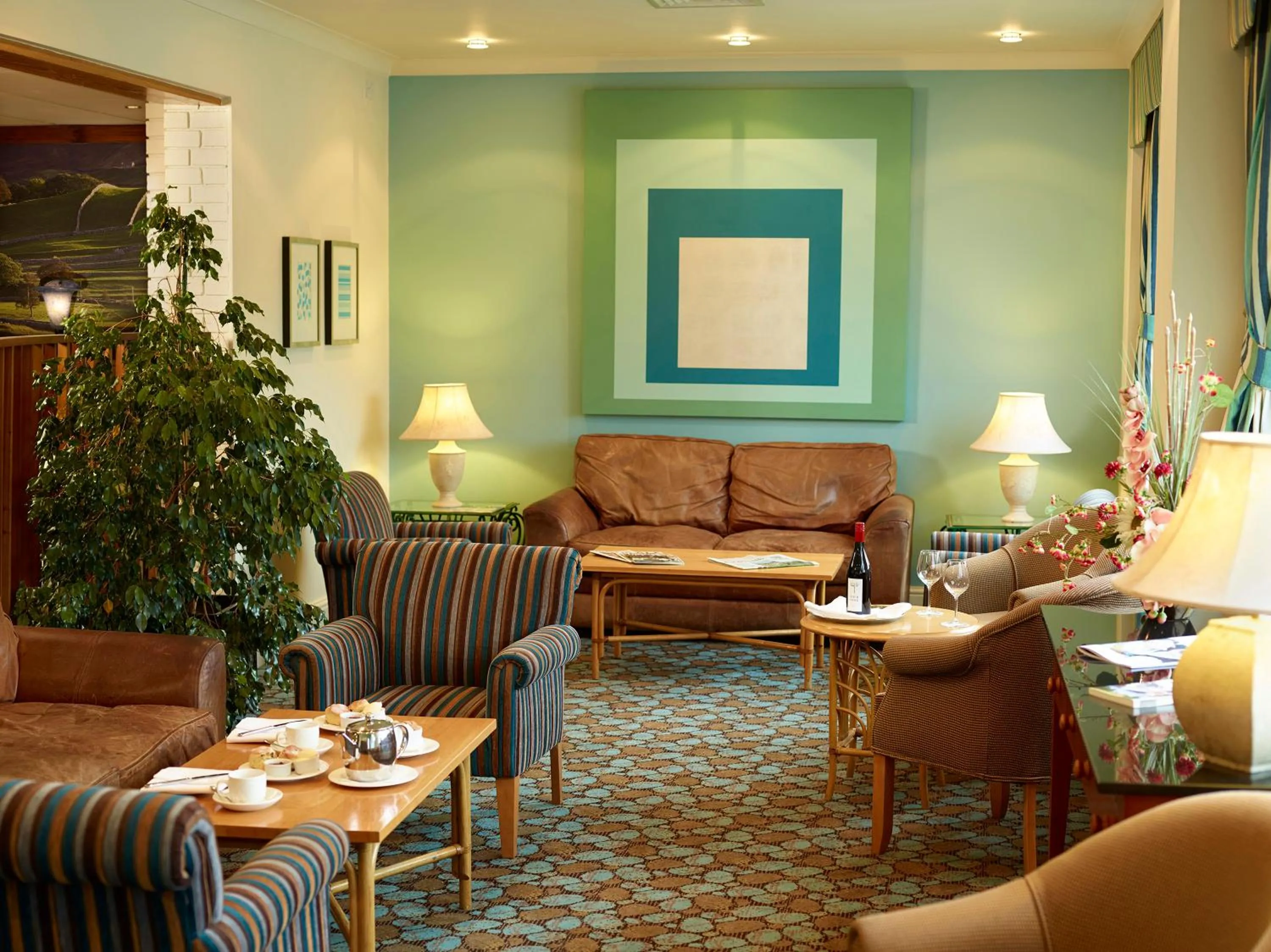 Lounge or bar in Best Western Plus Milford Hotel