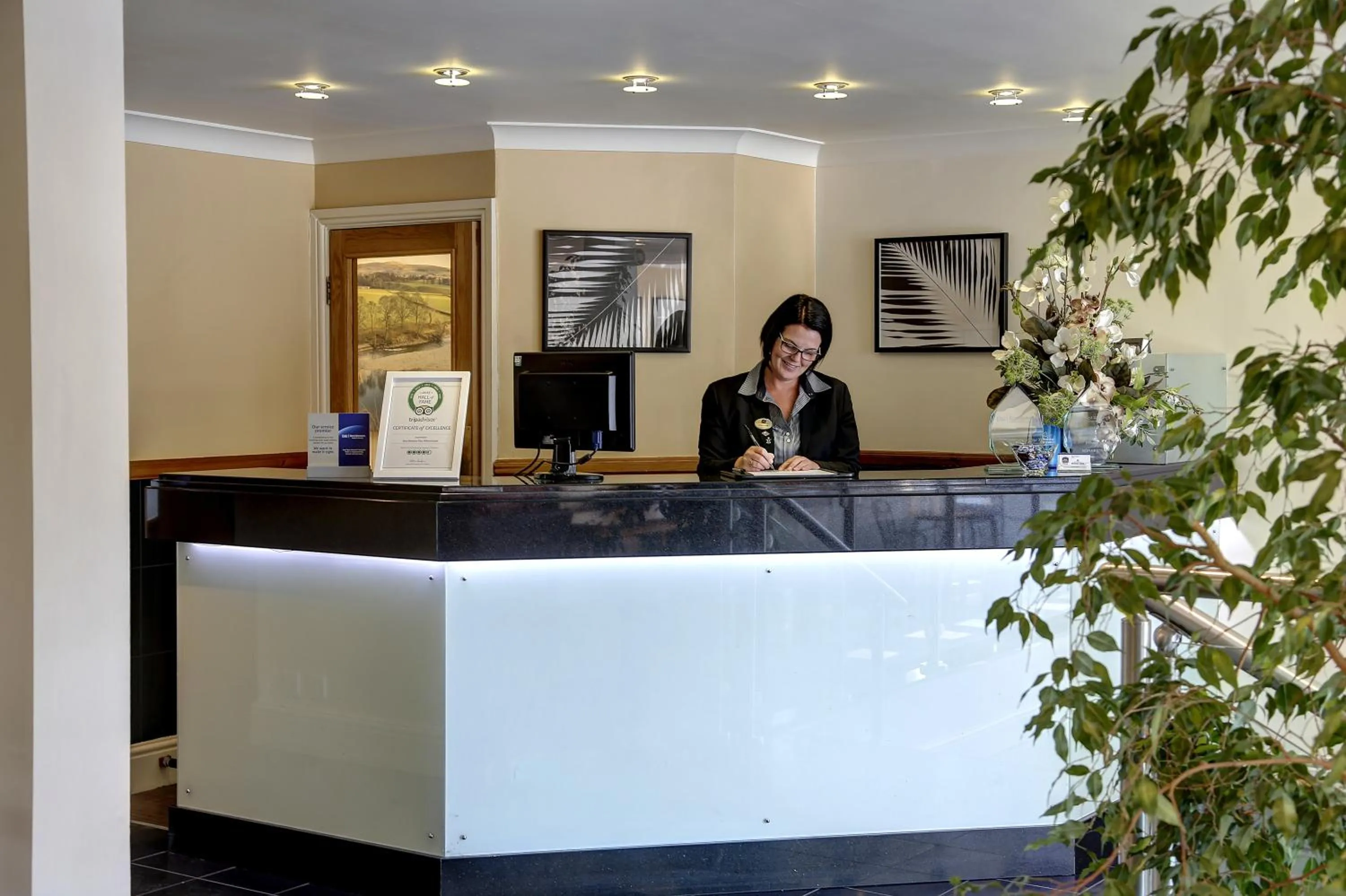 Lobby or reception in Best Western Plus Milford Hotel