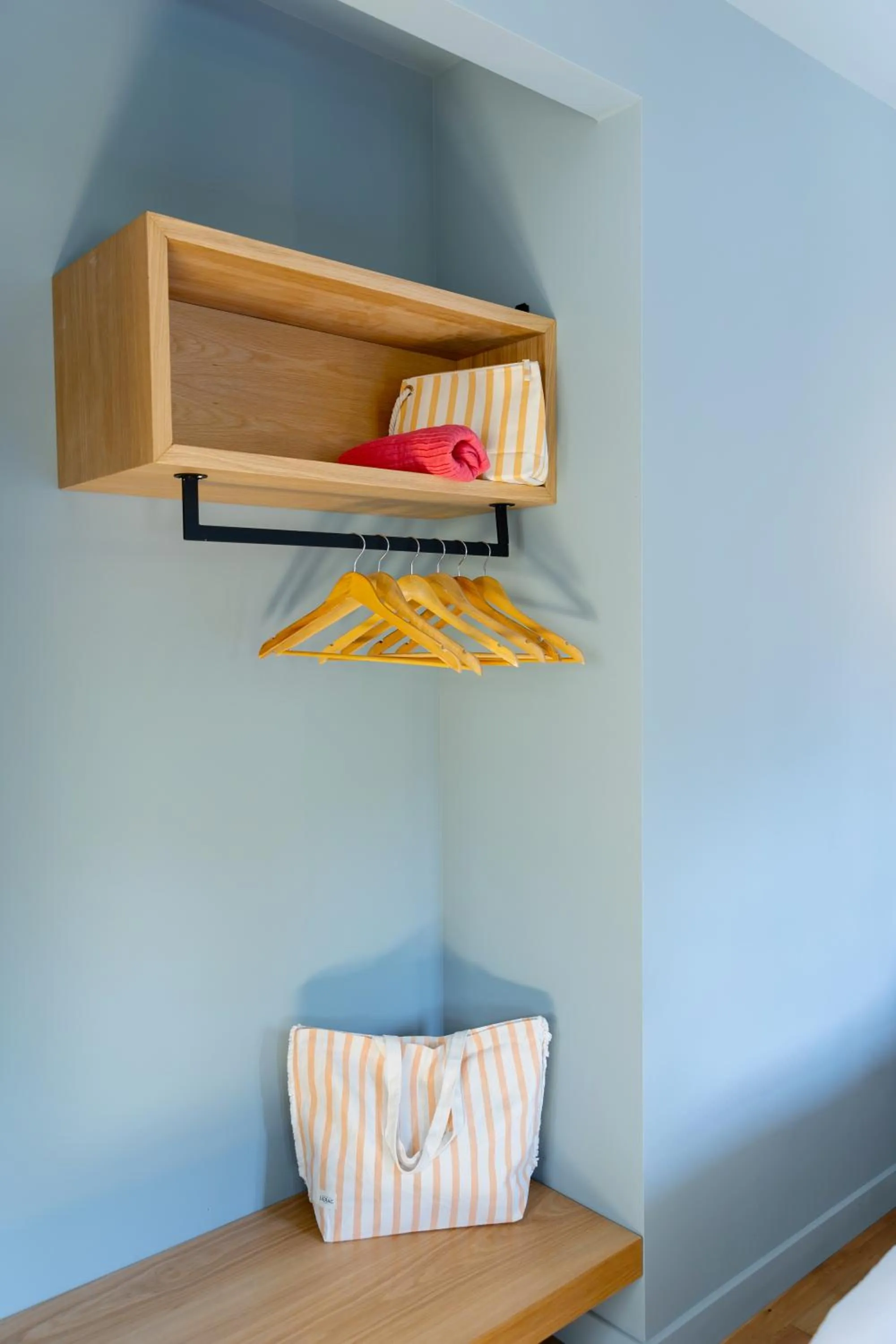 wardrobe in Kenta Mountain Hotel & Gastrobar