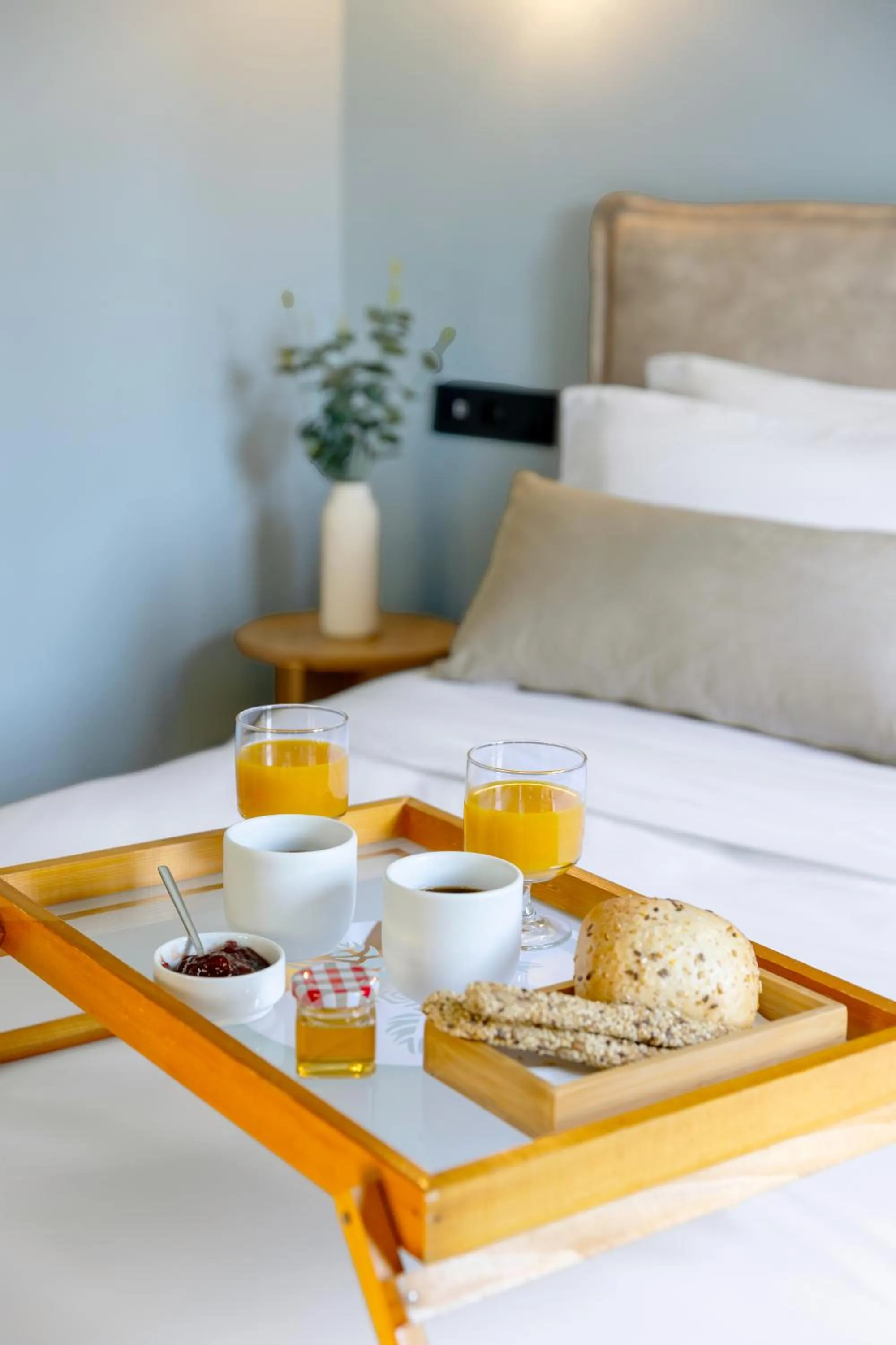 Breakfast, Bed in Kenta Mountain Hotel & Gastrobar