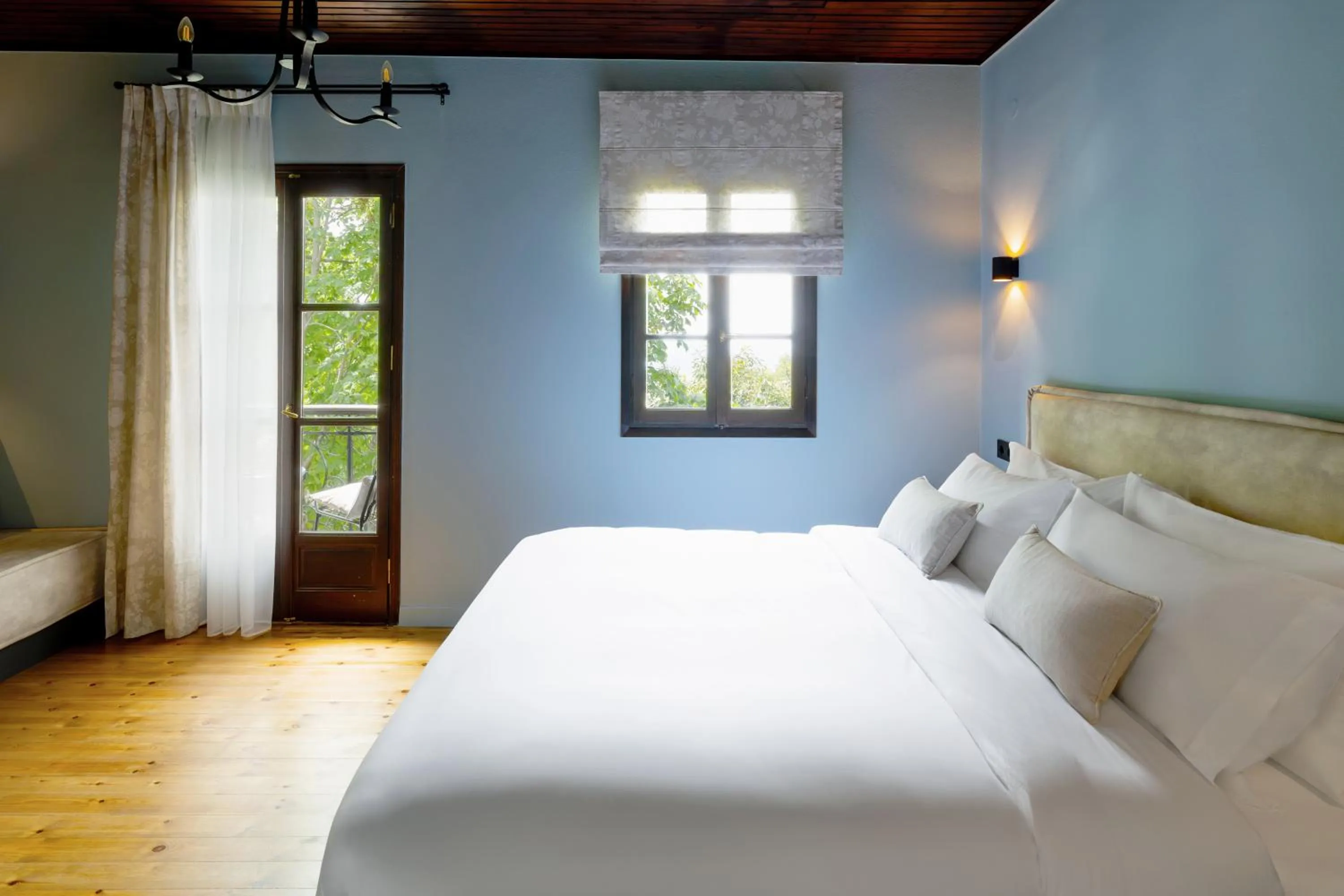 Bedroom, Bed in Kenta Mountain Hotel & Gastrobar