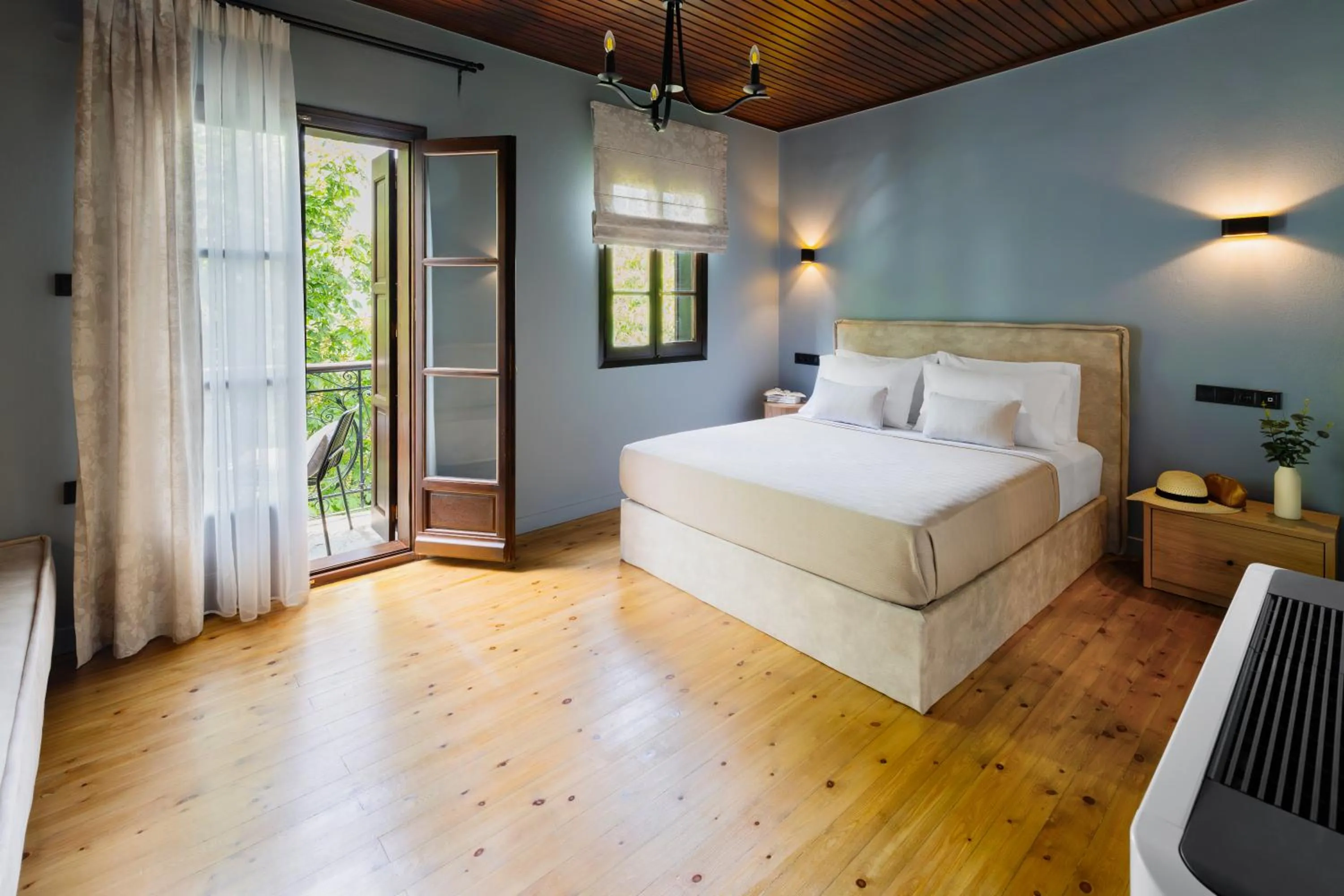 Bedroom, Bed in Kenta Mountain Hotel & Gastrobar