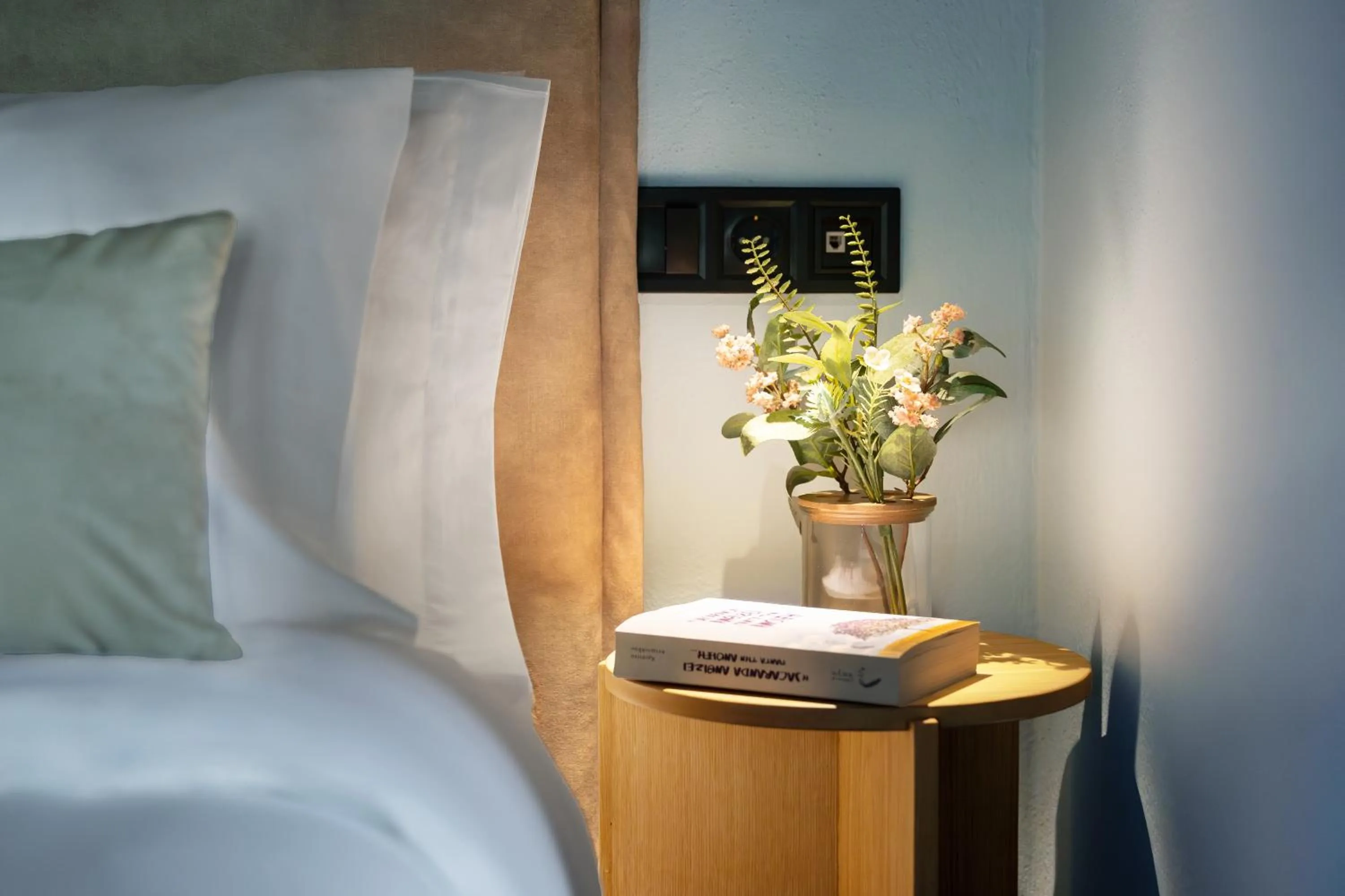 Decorative detail, Bed in Kenta Mountain Hotel & Gastrobar