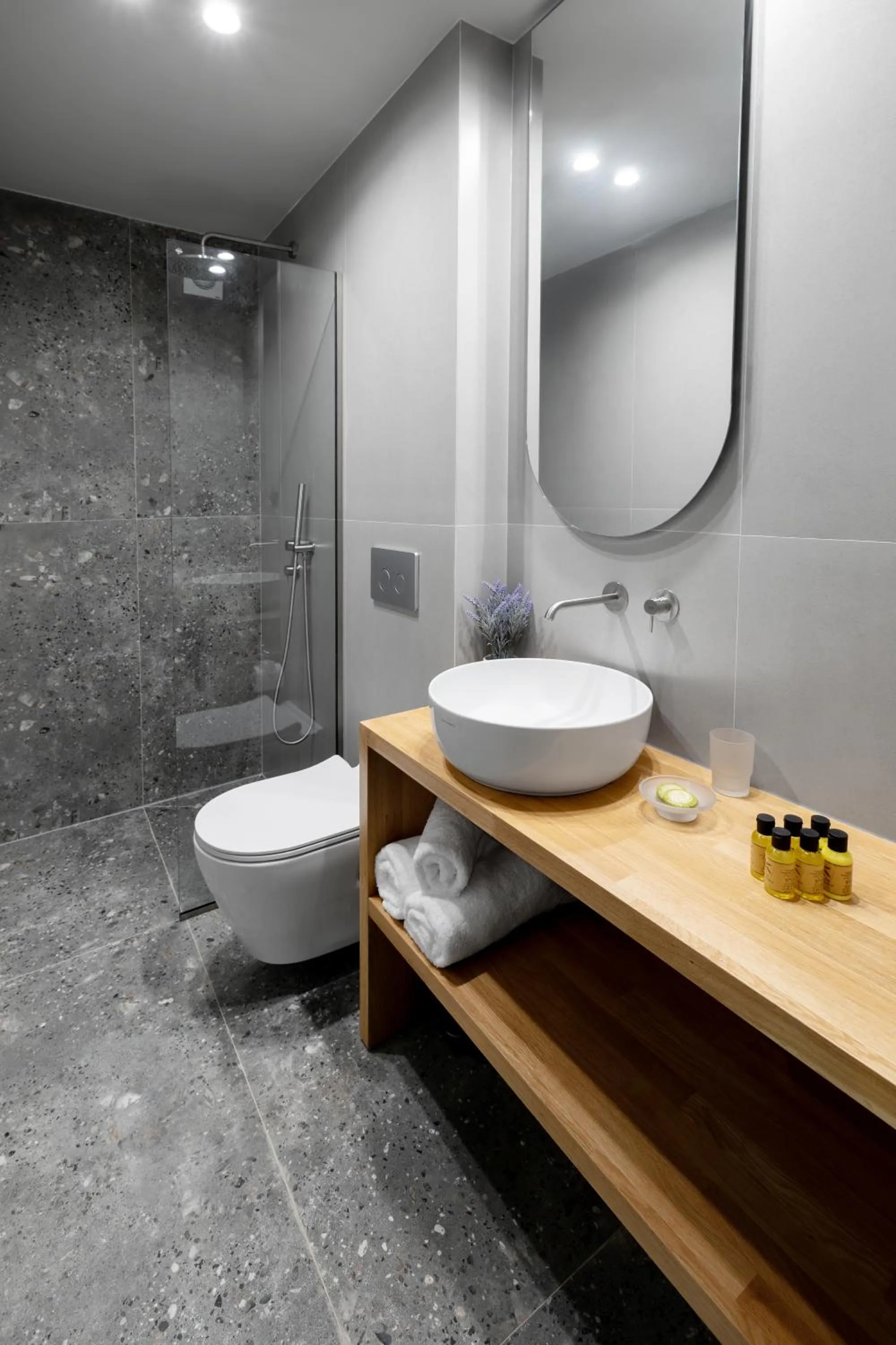 Shower in Kenta Mountain Hotel & Gastrobar