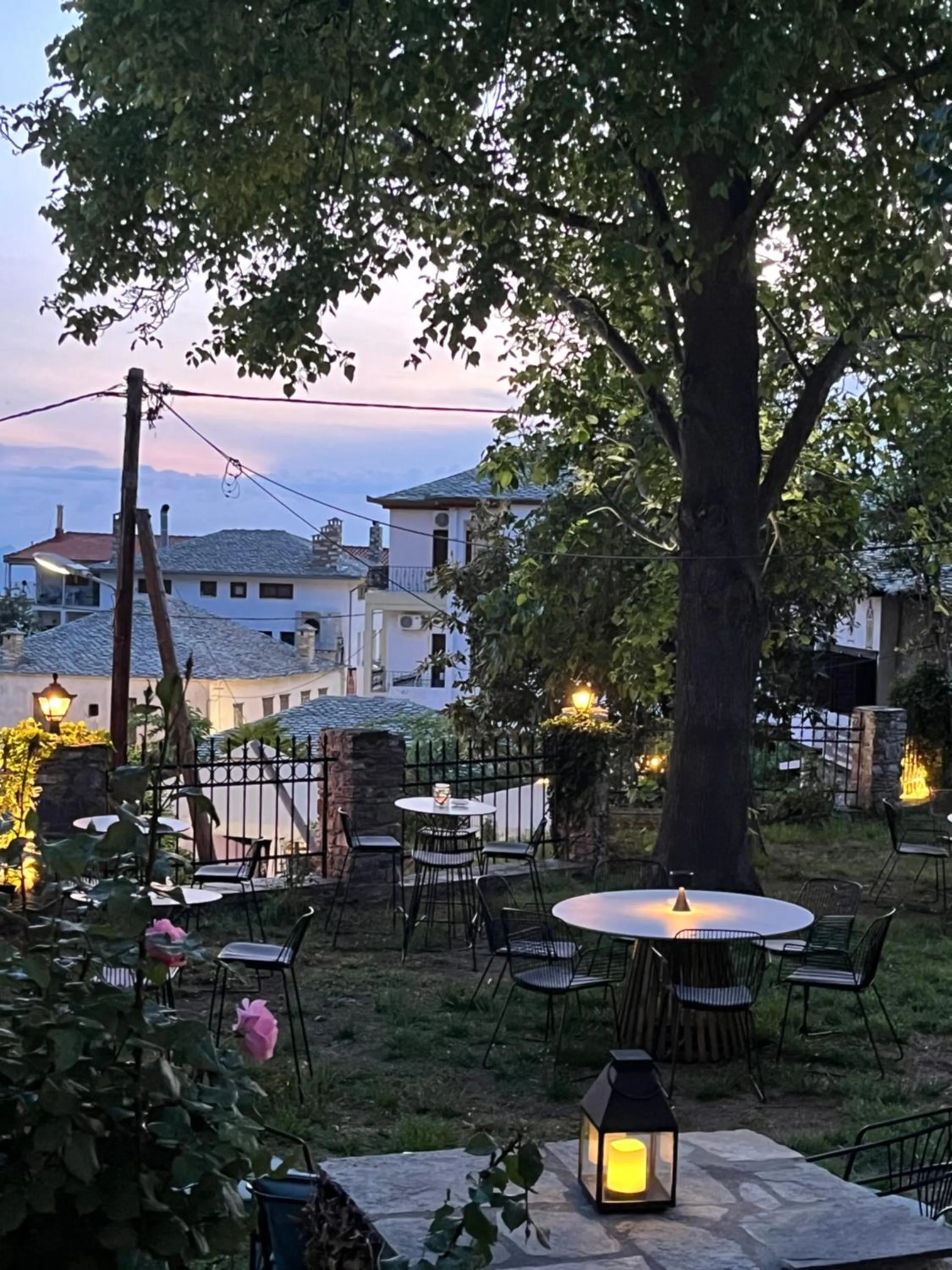 Garden in Kenta Mountain Hotel & Gastrobar