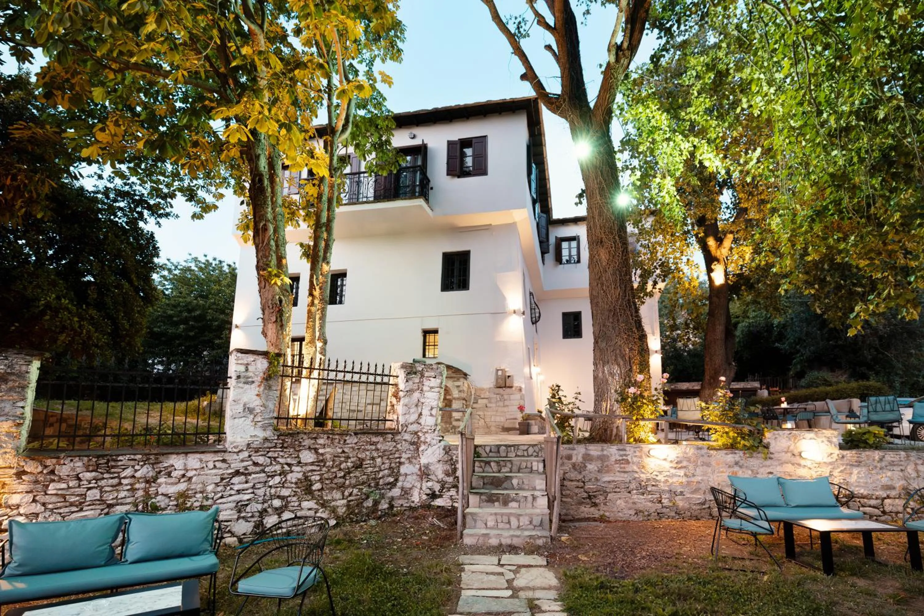 Garden in Kenta Mountain Hotel & Gastrobar