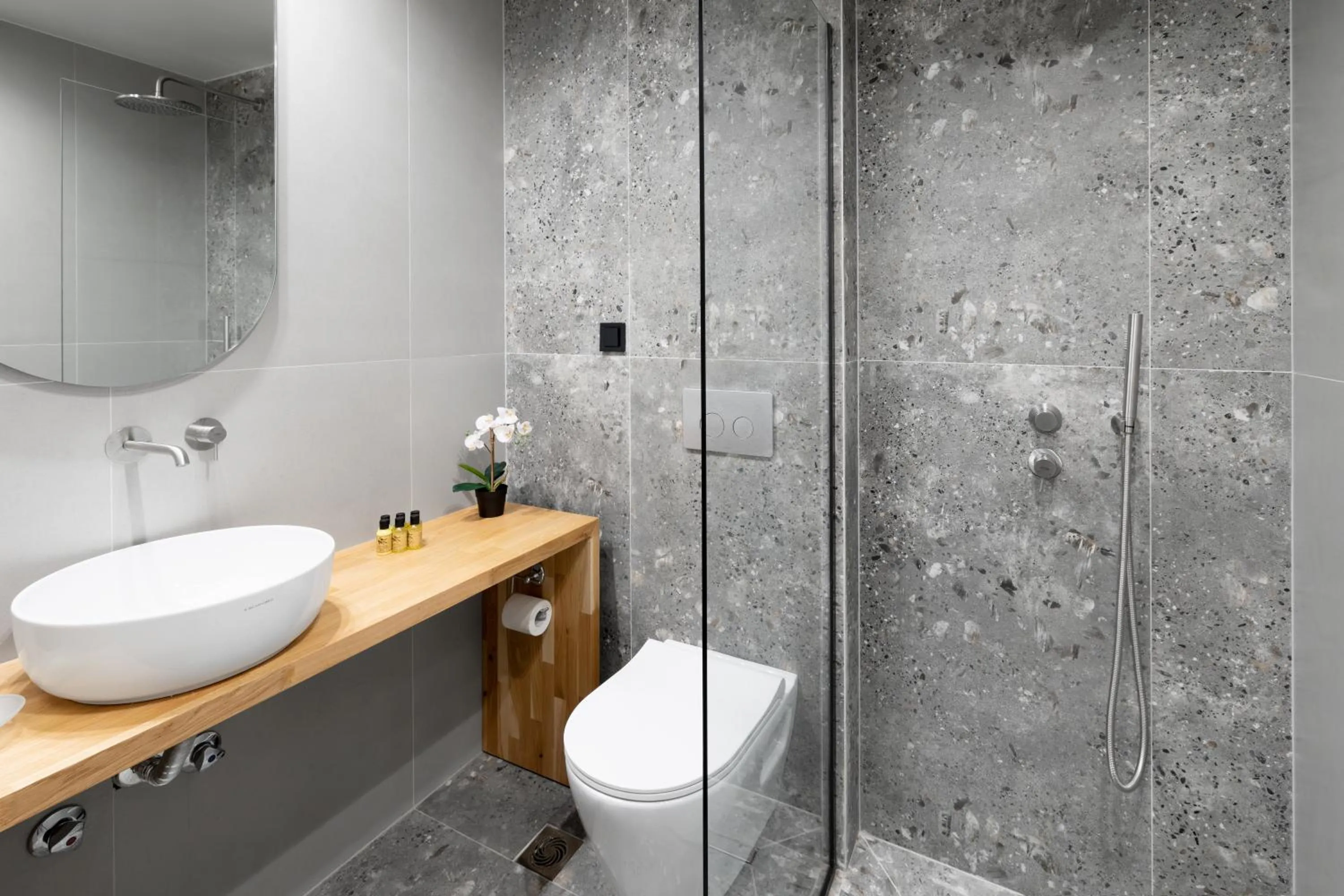 Shower in Kenta Mountain Hotel & Gastrobar