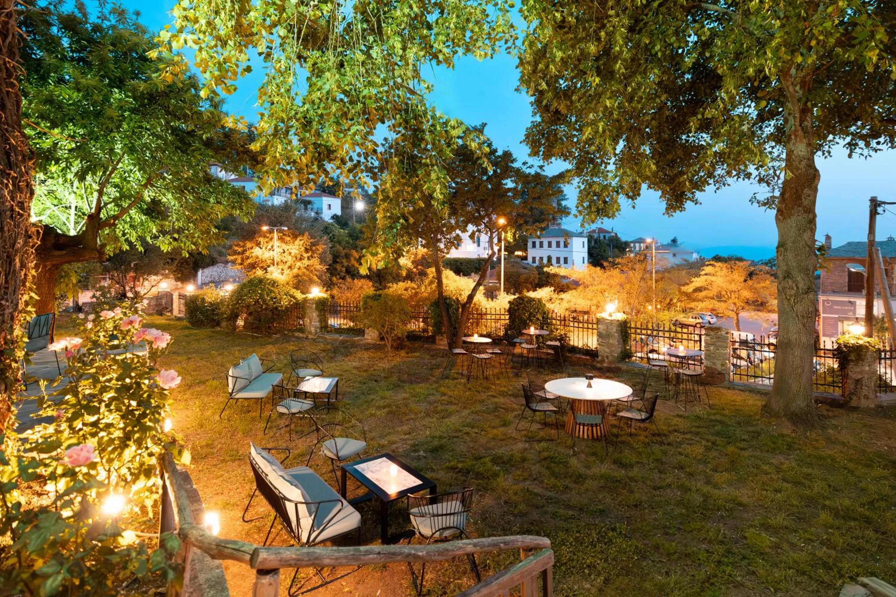 Garden in Kenta Mountain Hotel & Gastrobar