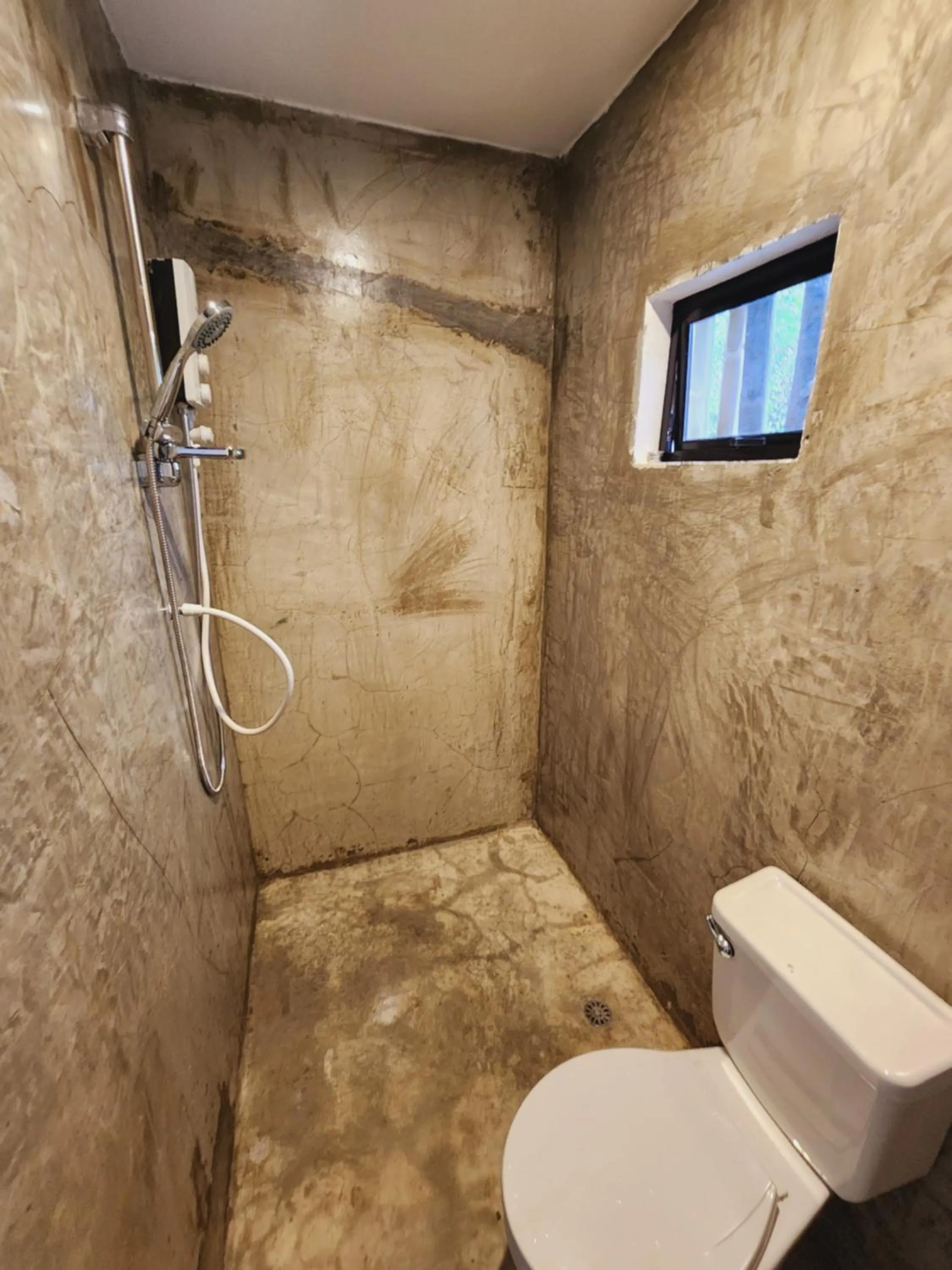 Shower in HYD Hostel Moalboal