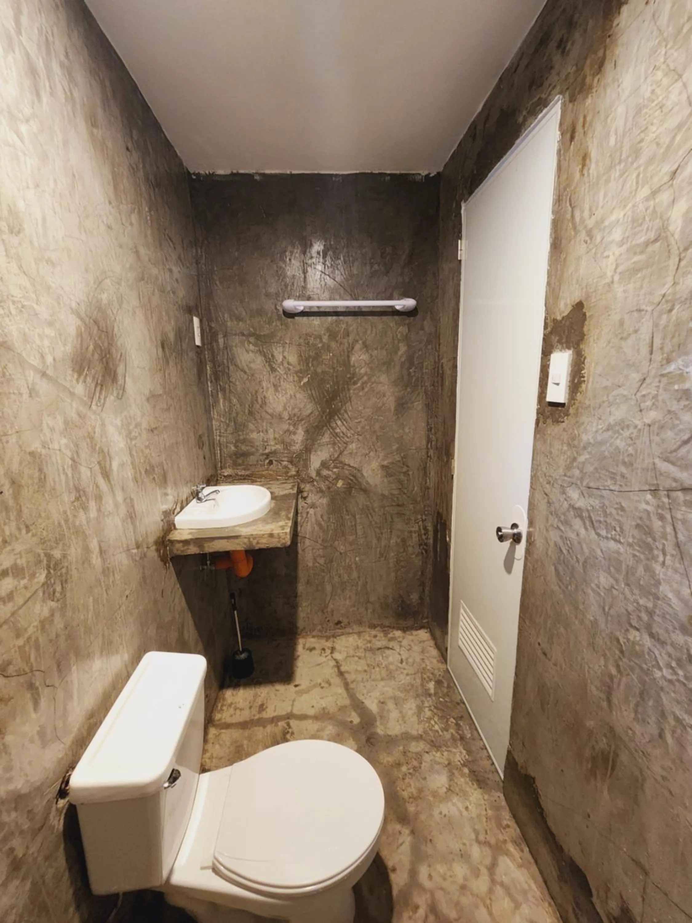 Shower in HYD Hostel Moalboal