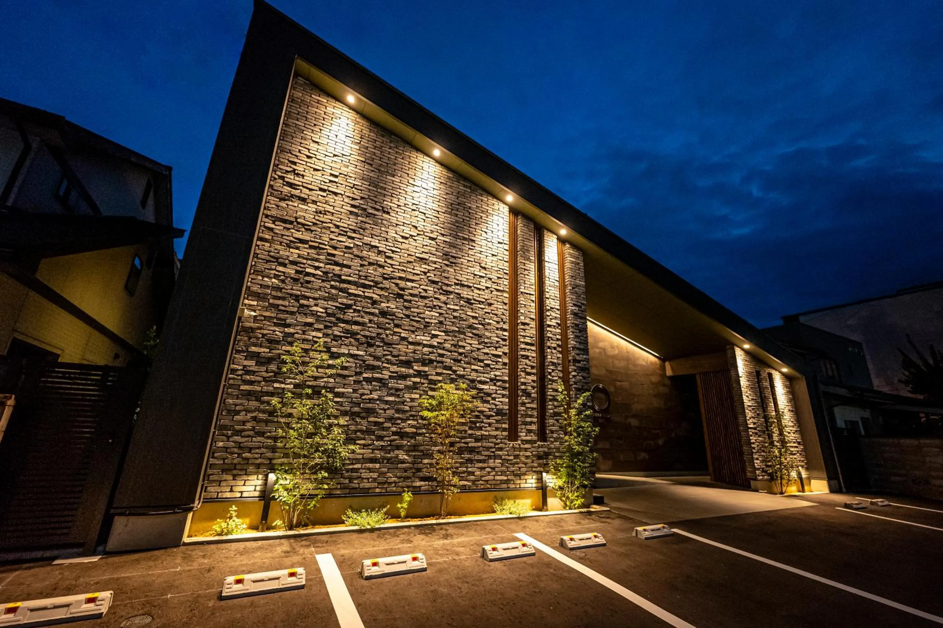 Property building in SAUNA VILLA 然