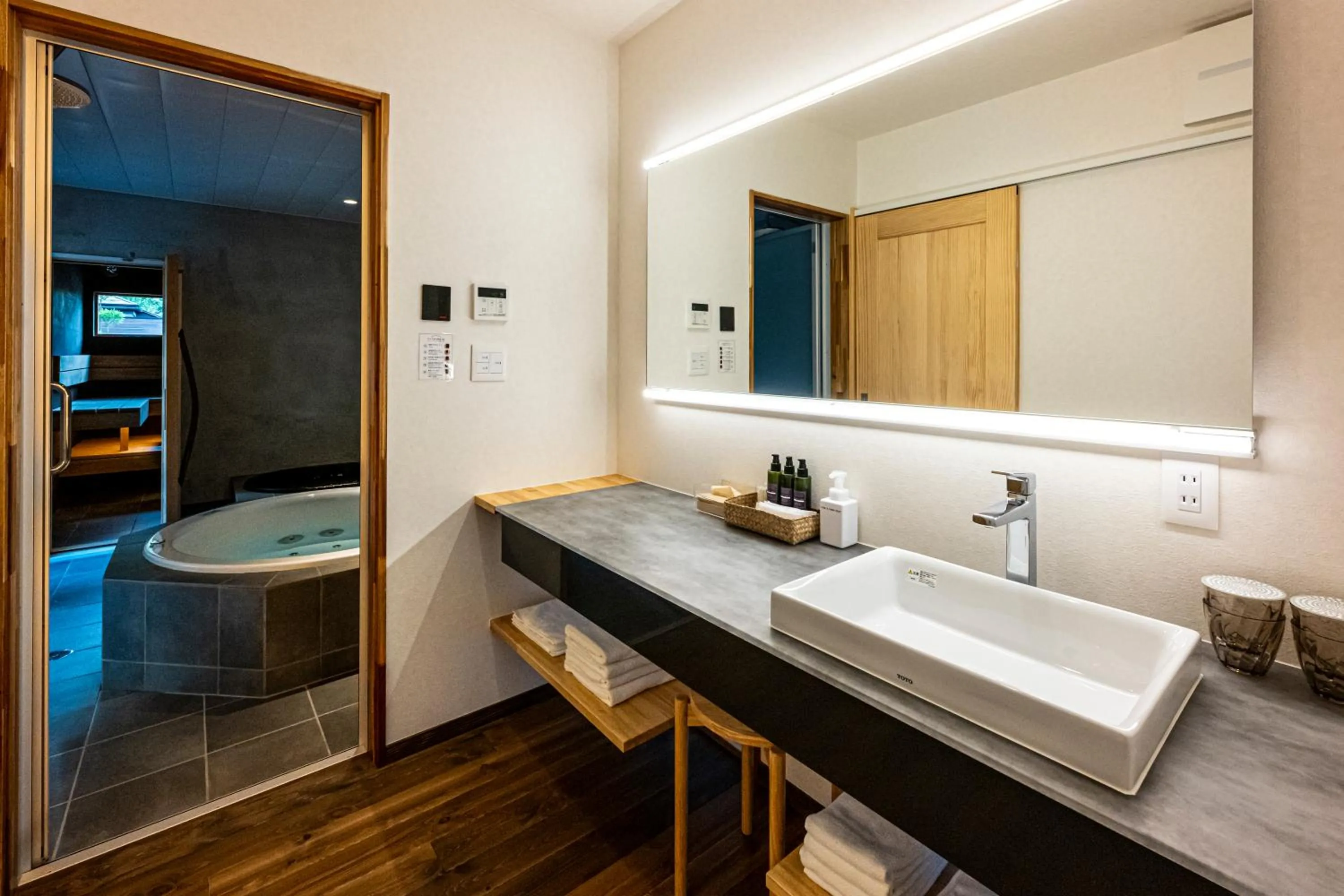 Bathroom, Bed in SAUNA VILLA 然