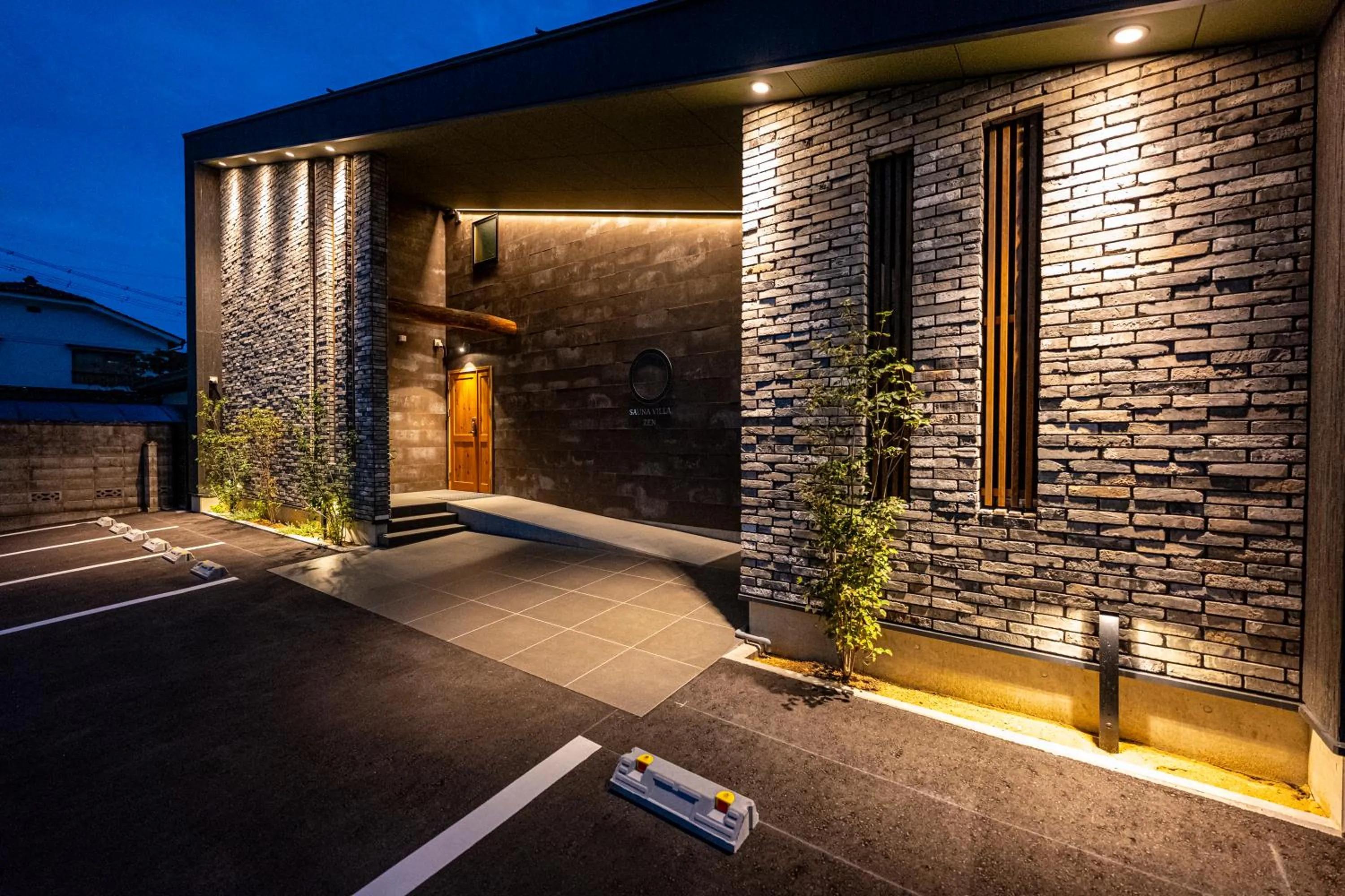 Property building in SAUNA VILLA 然