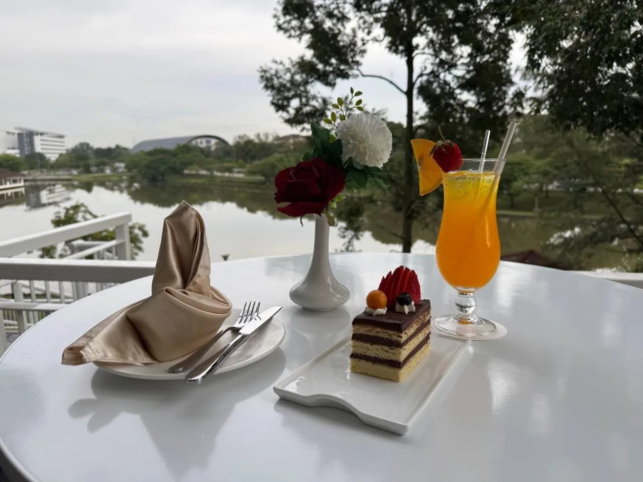 Lounge or bar in ROYAL PARK HOTEL @ UNITEN