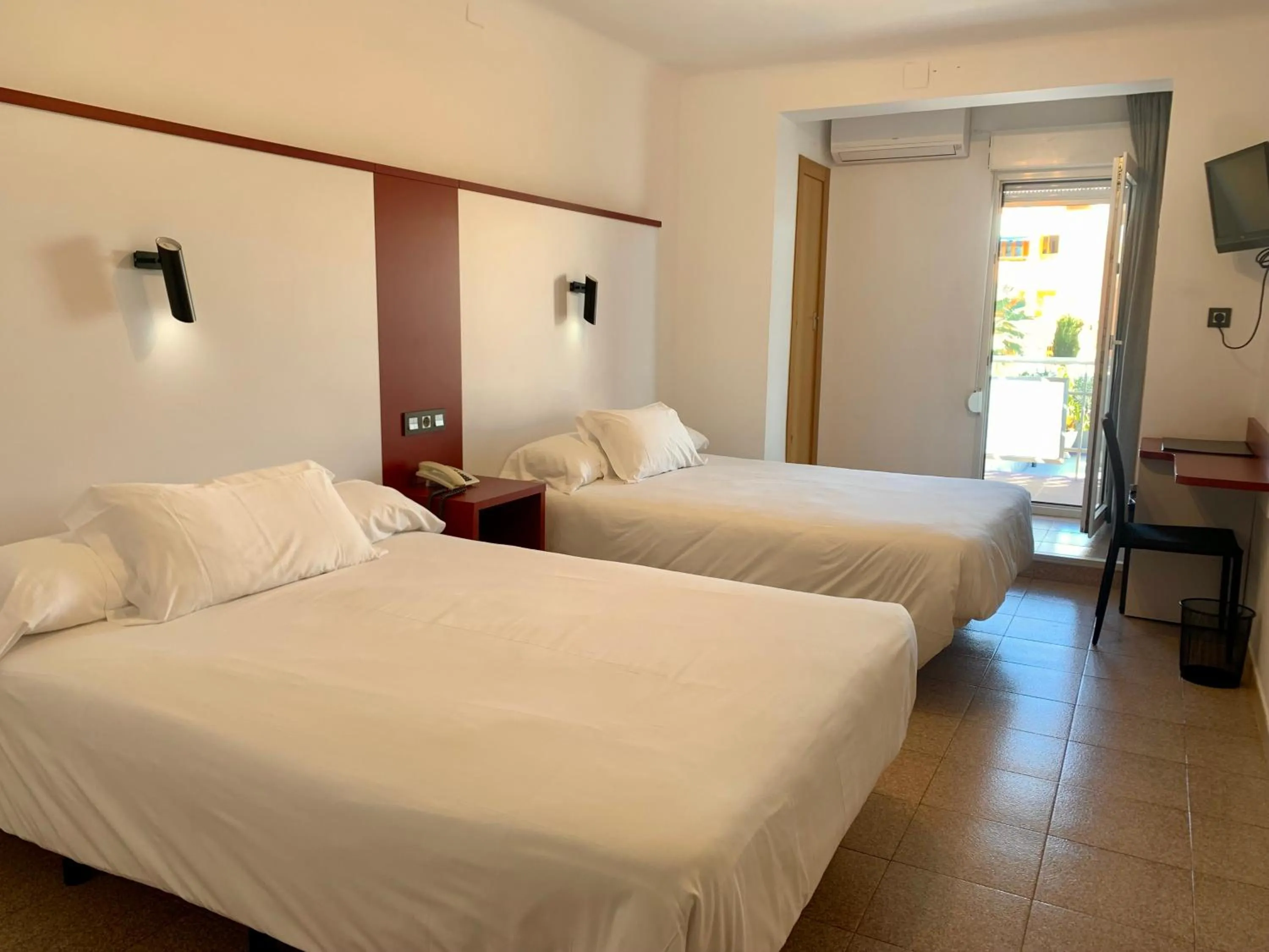 Shower, Bed in Hospedium Hotel Continental