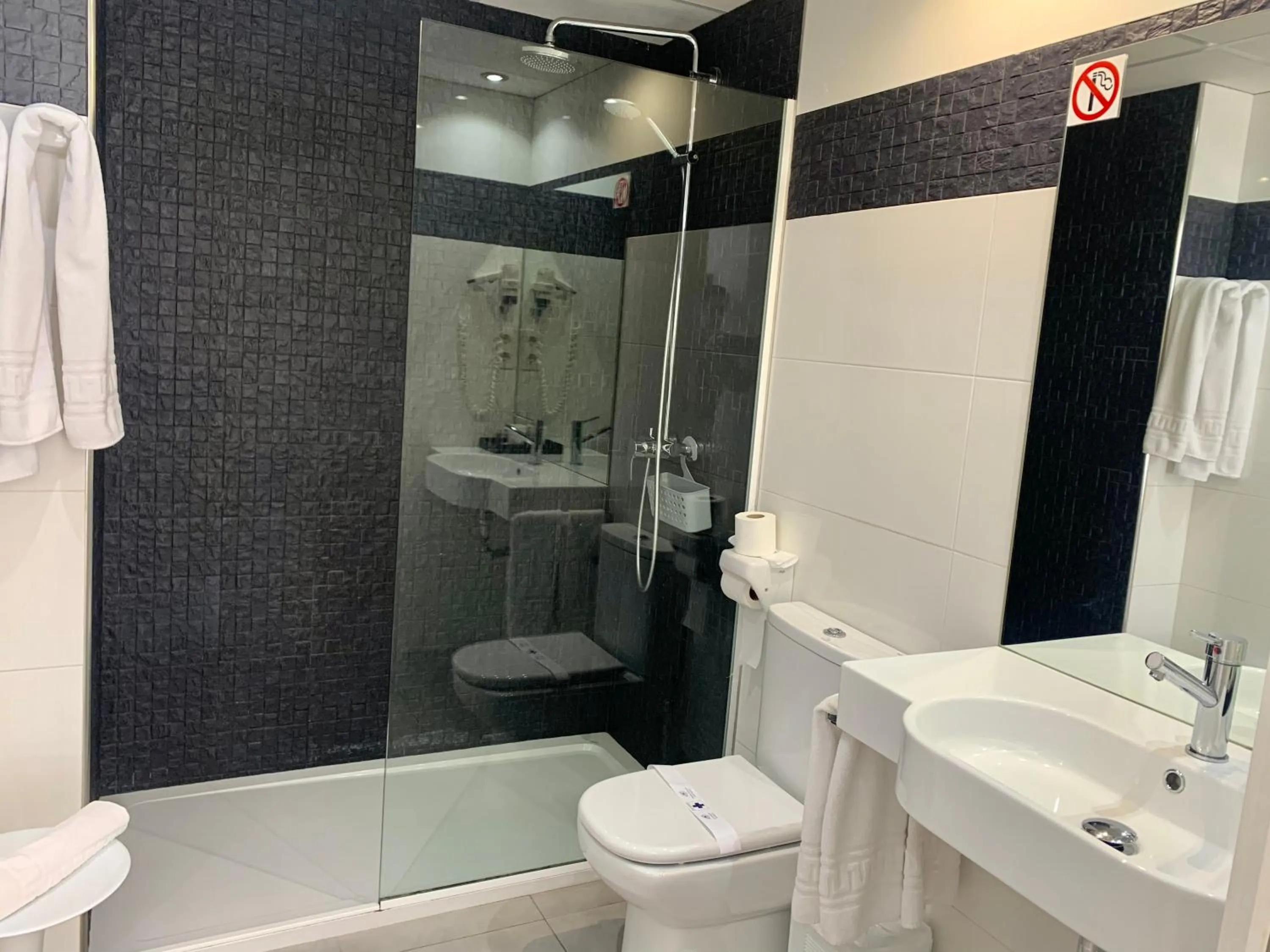 Shower in Hospedium Hotel Continental