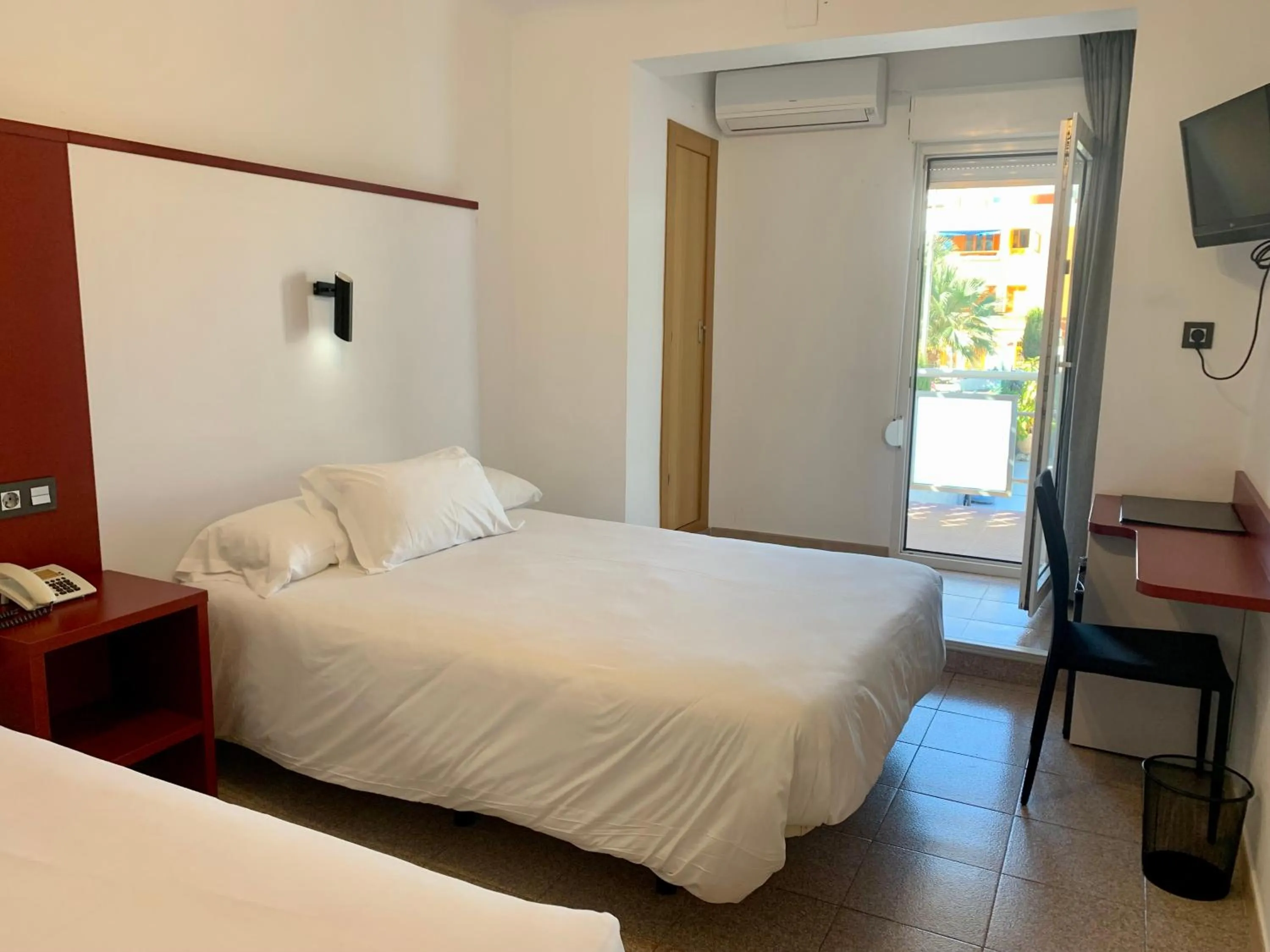 Shower, Bed in Hospedium Hotel Continental