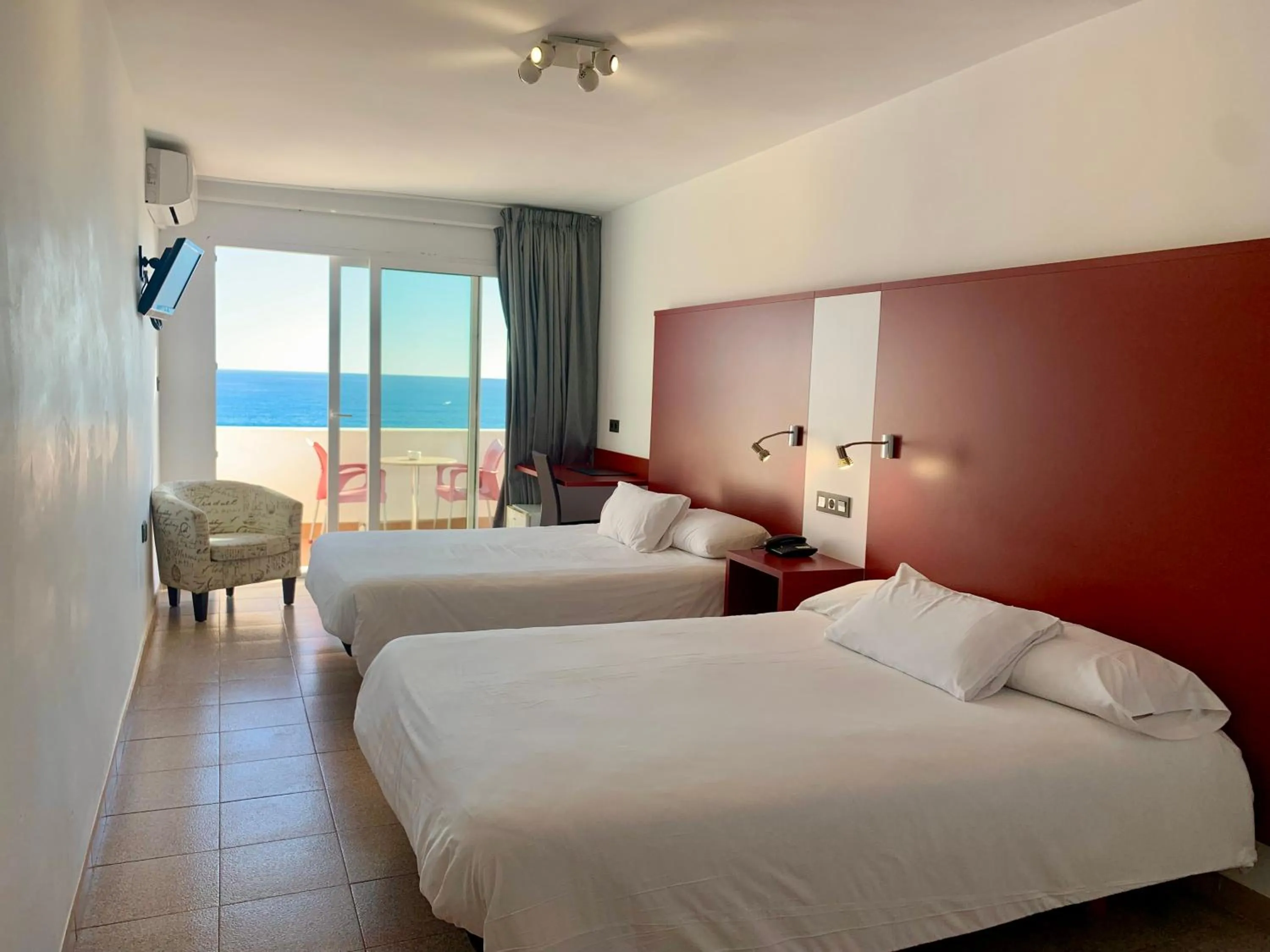 Shower, Bed in Hospedium Hotel Continental