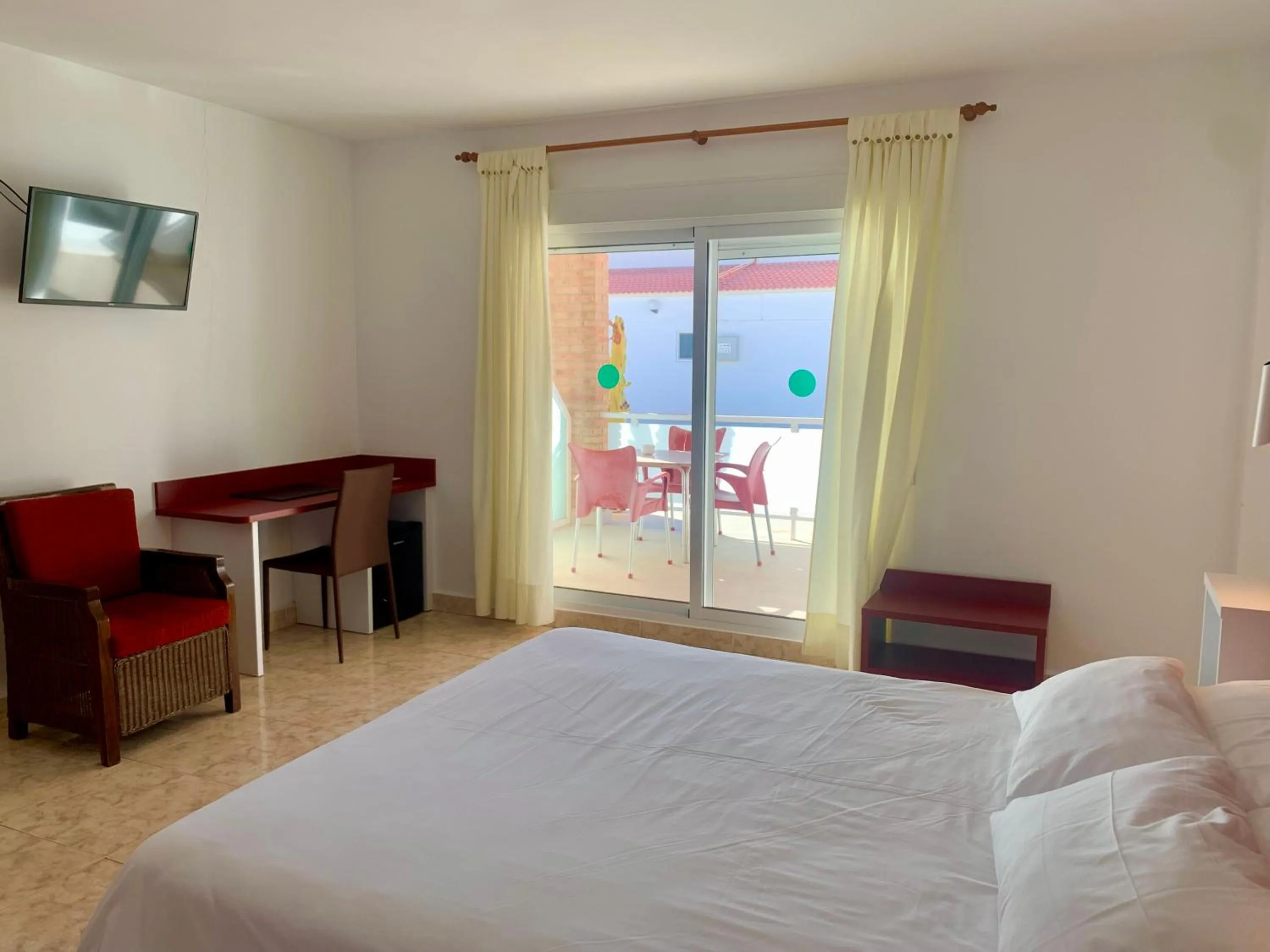 Shower, Bed in Hospedium Hotel Continental