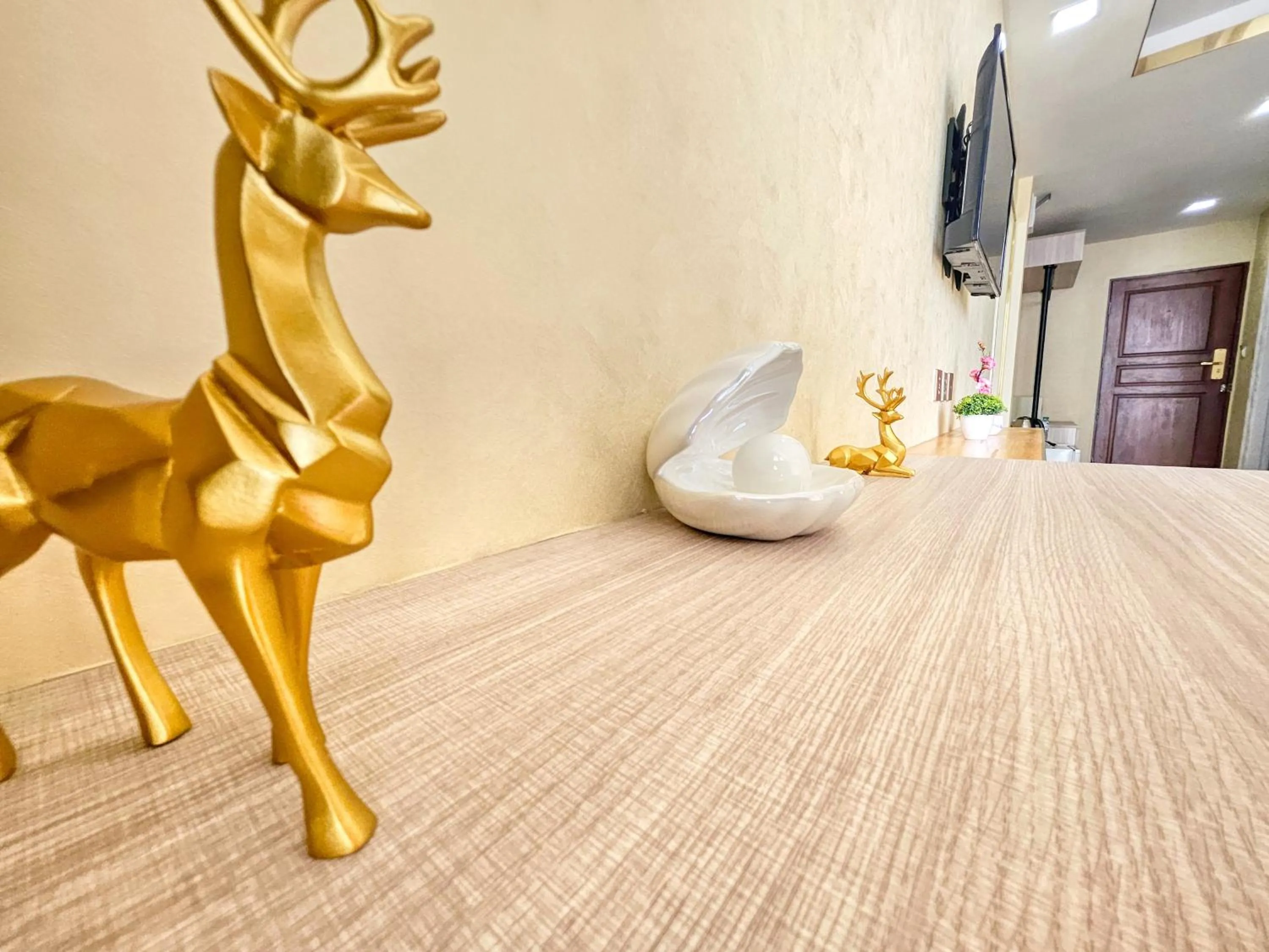 Decorative detail in Mermaid Beach Resort