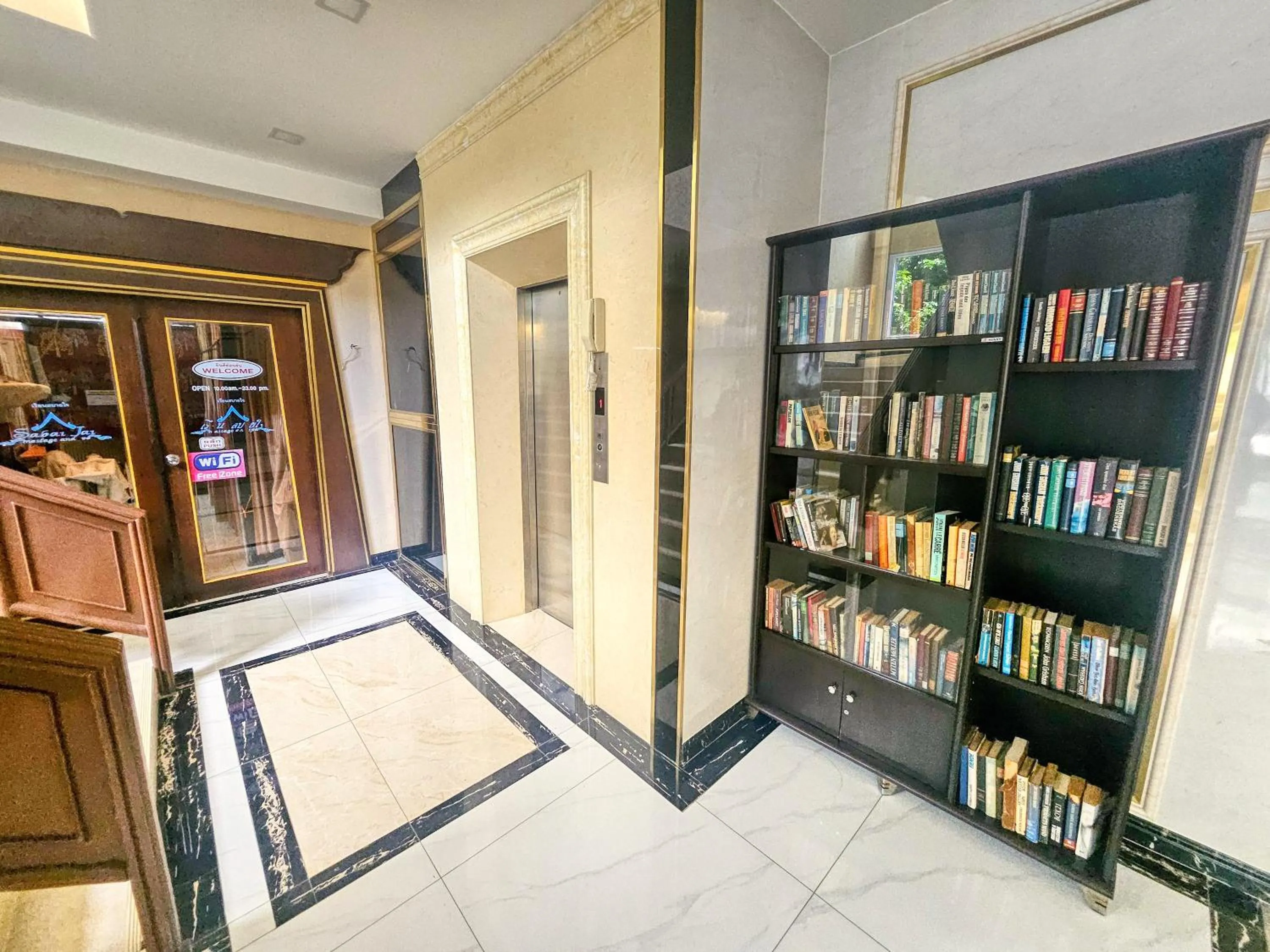 Library in Mermaid Beach Resort