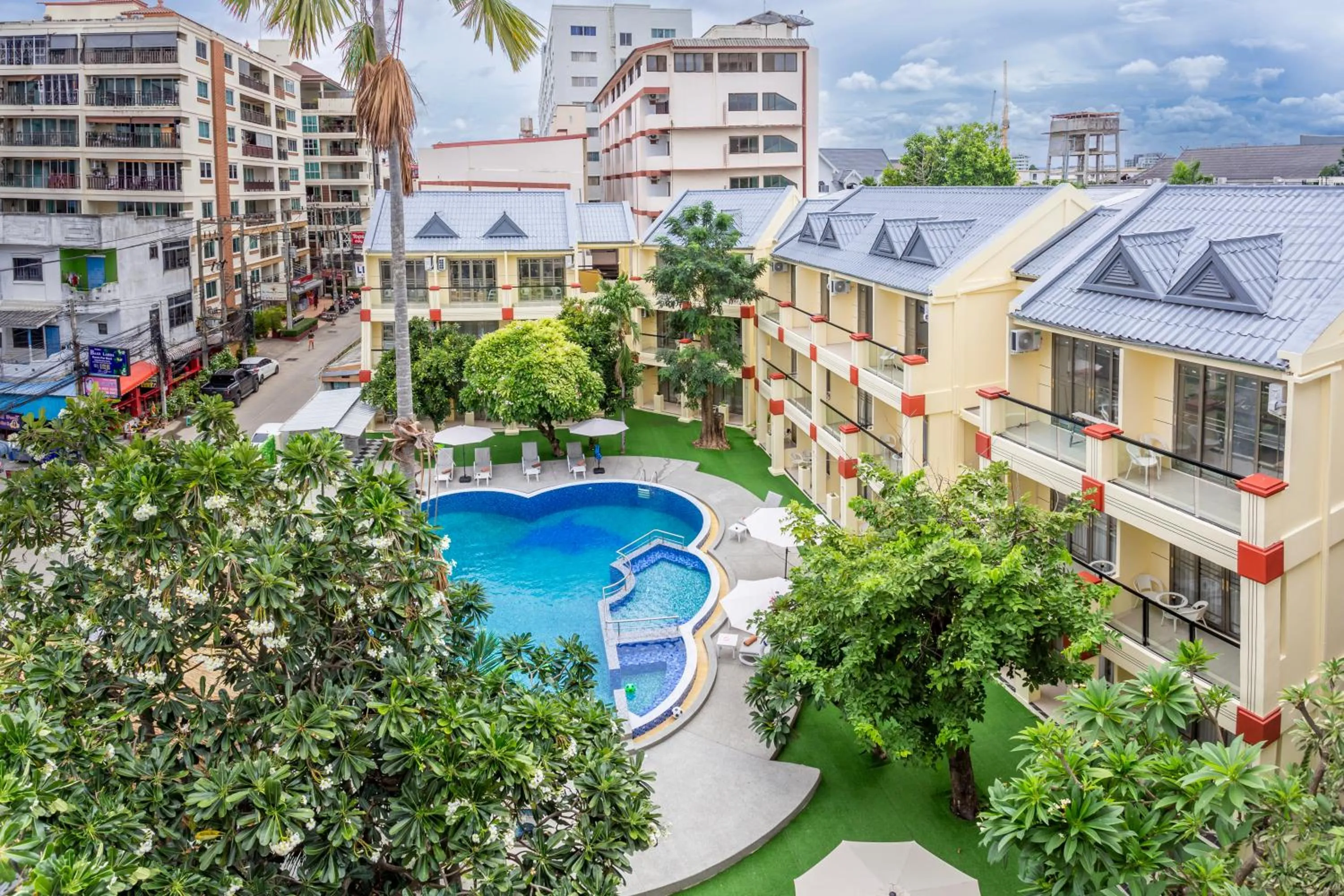 Property building in Mermaid Beach Resort