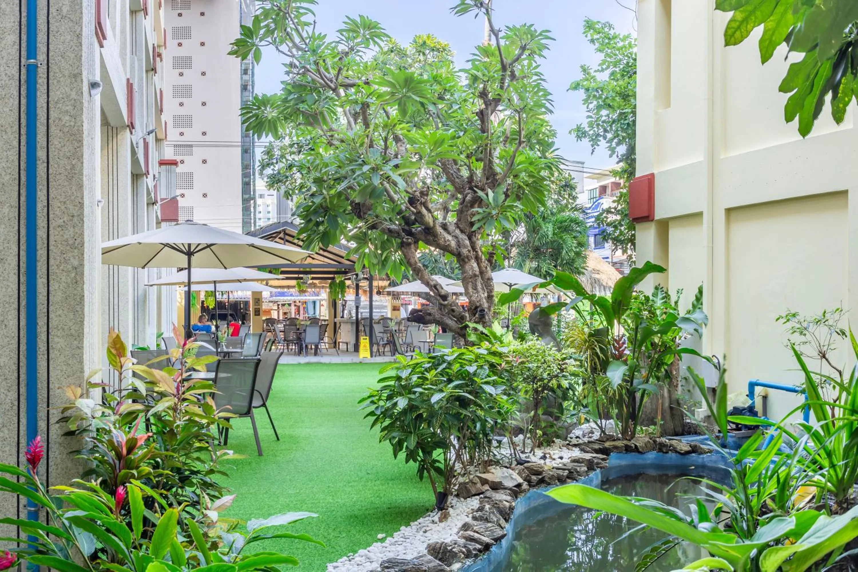 Restaurant/places to eat in Mermaid Beach Resort