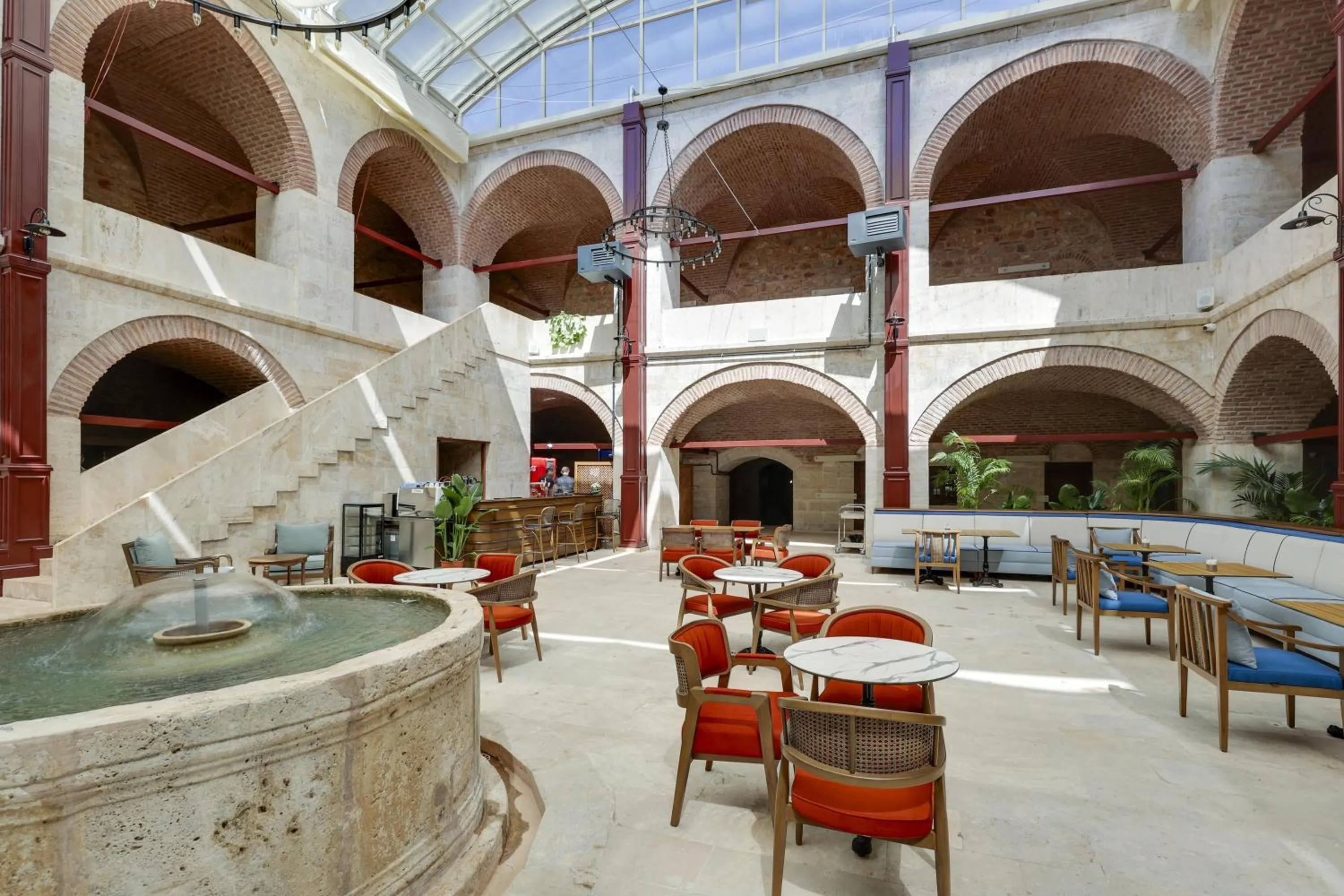 Restaurant/places to eat in Silk Road Museum Hotel