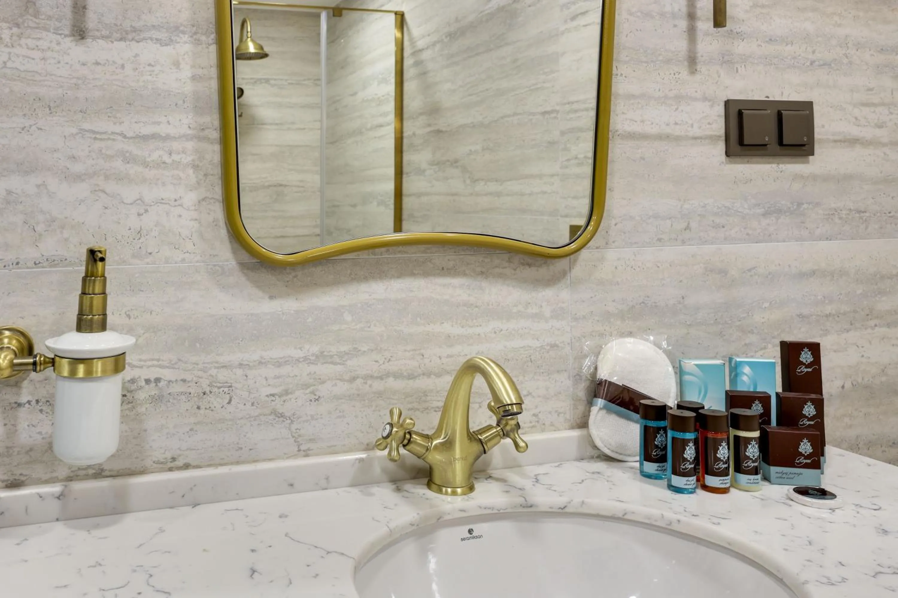 Bathroom in Silk Road Museum Hotel