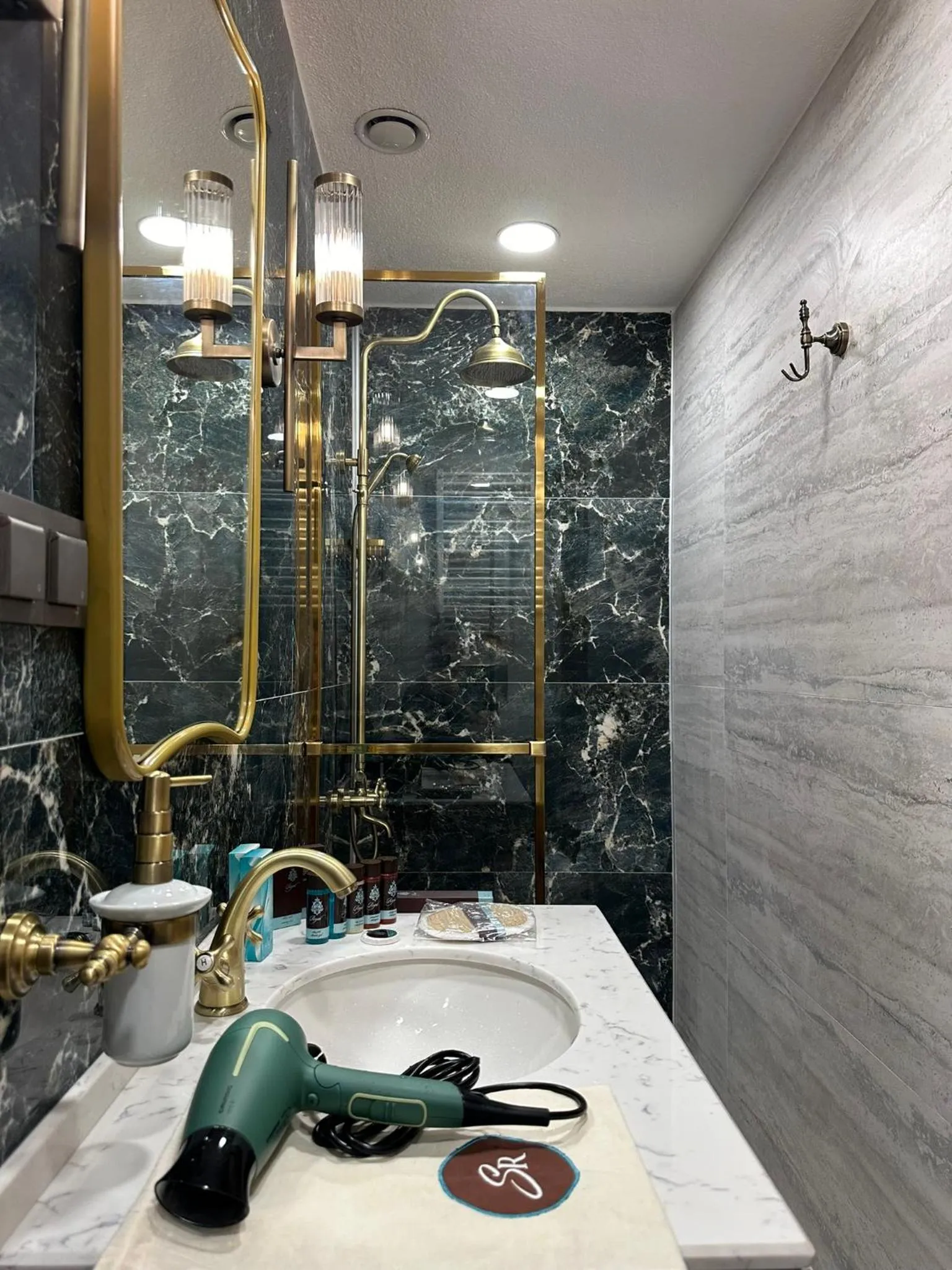 Shower in Silk Road Museum Hotel