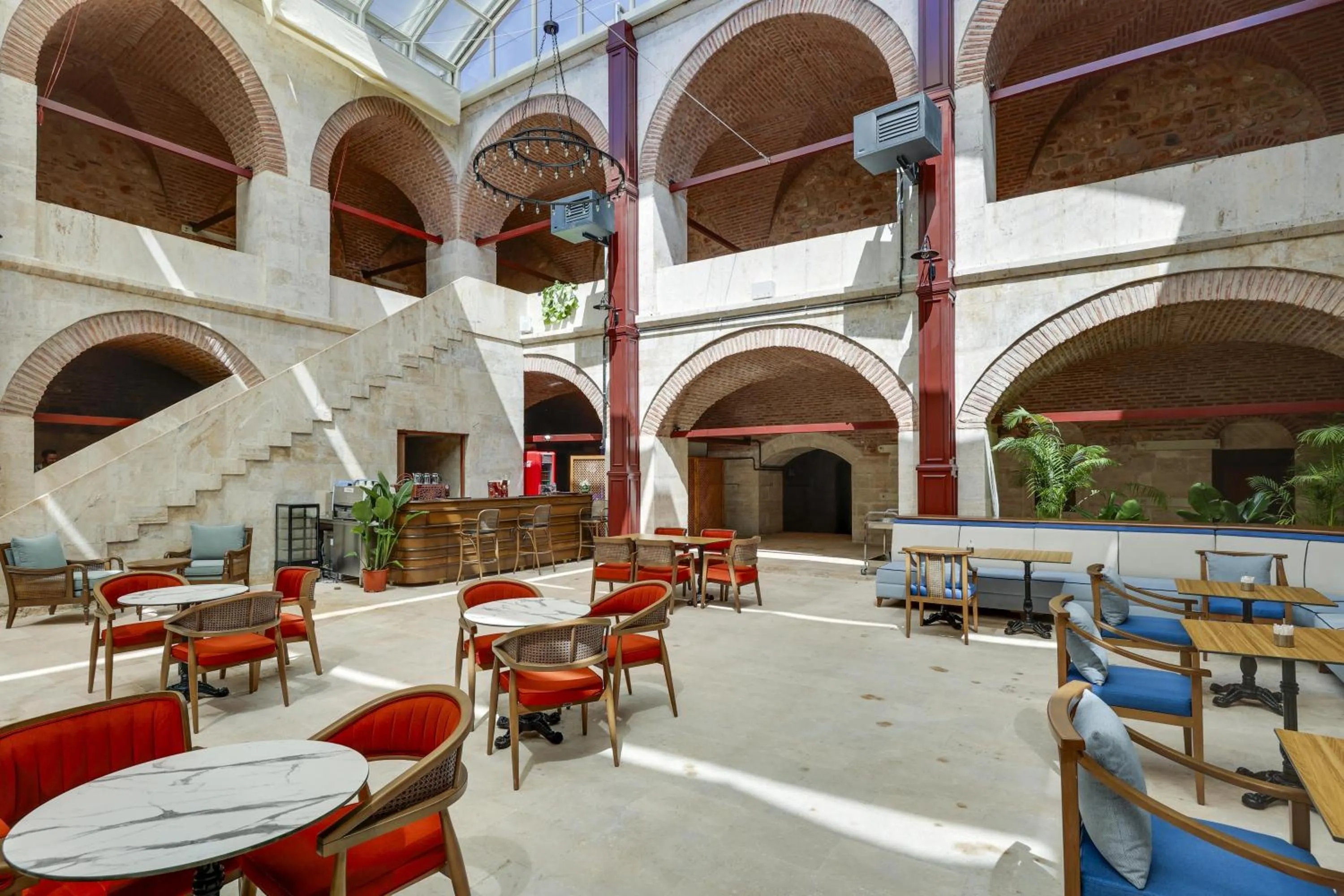 Restaurant/places to eat in Silk Road Museum Hotel