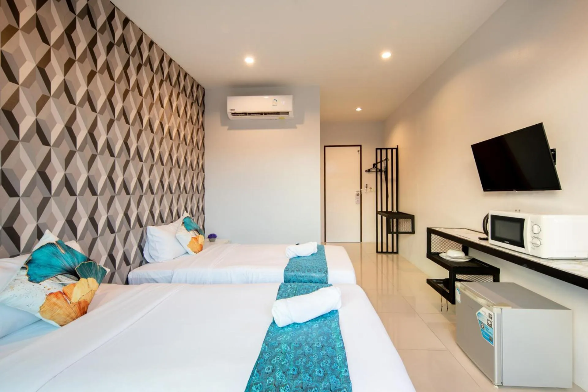 Kitchen or kitchenette, Bed in Chanakarn Pool Access Rawai