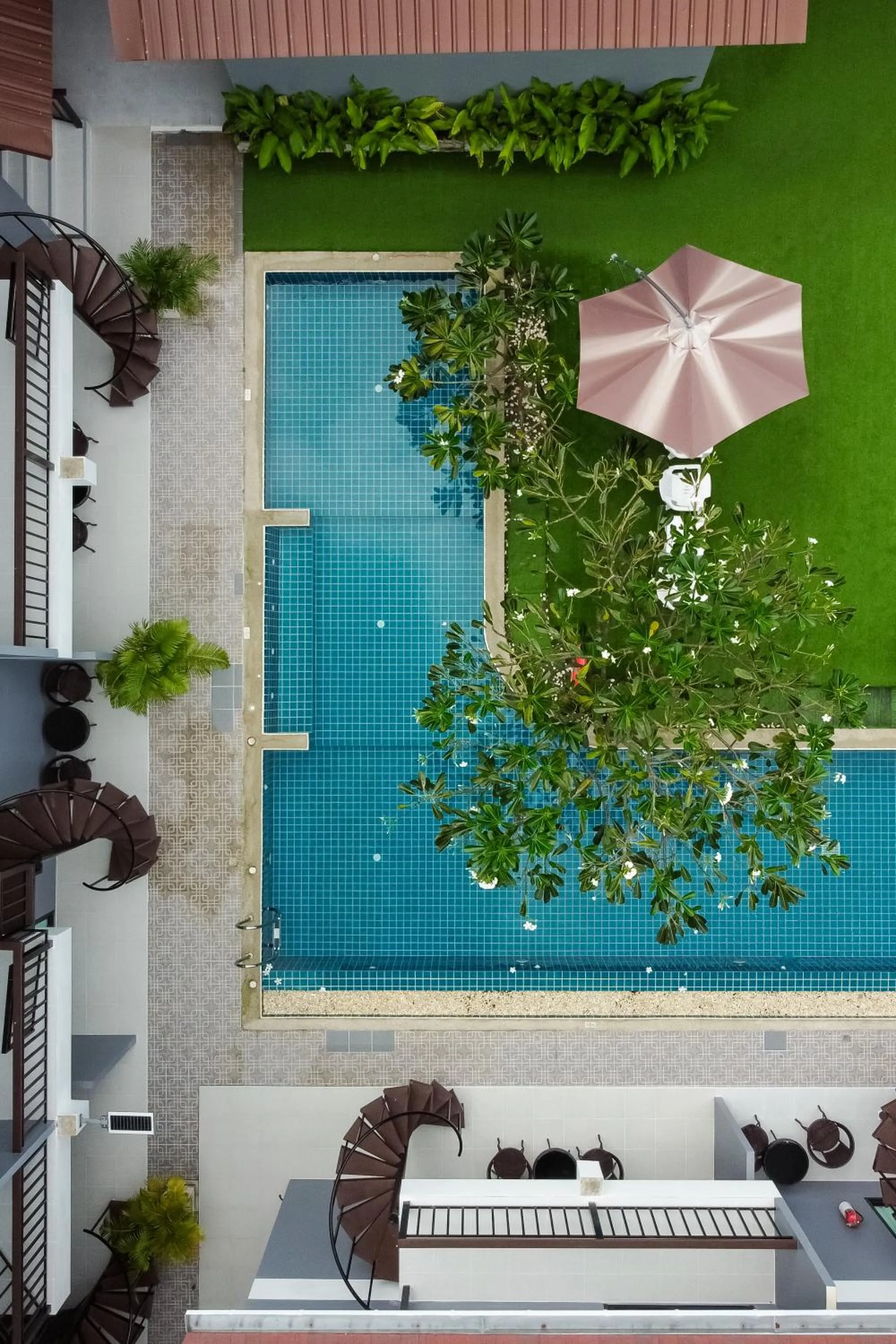 Swimming pool in Chanakarn Pool Access Rawai