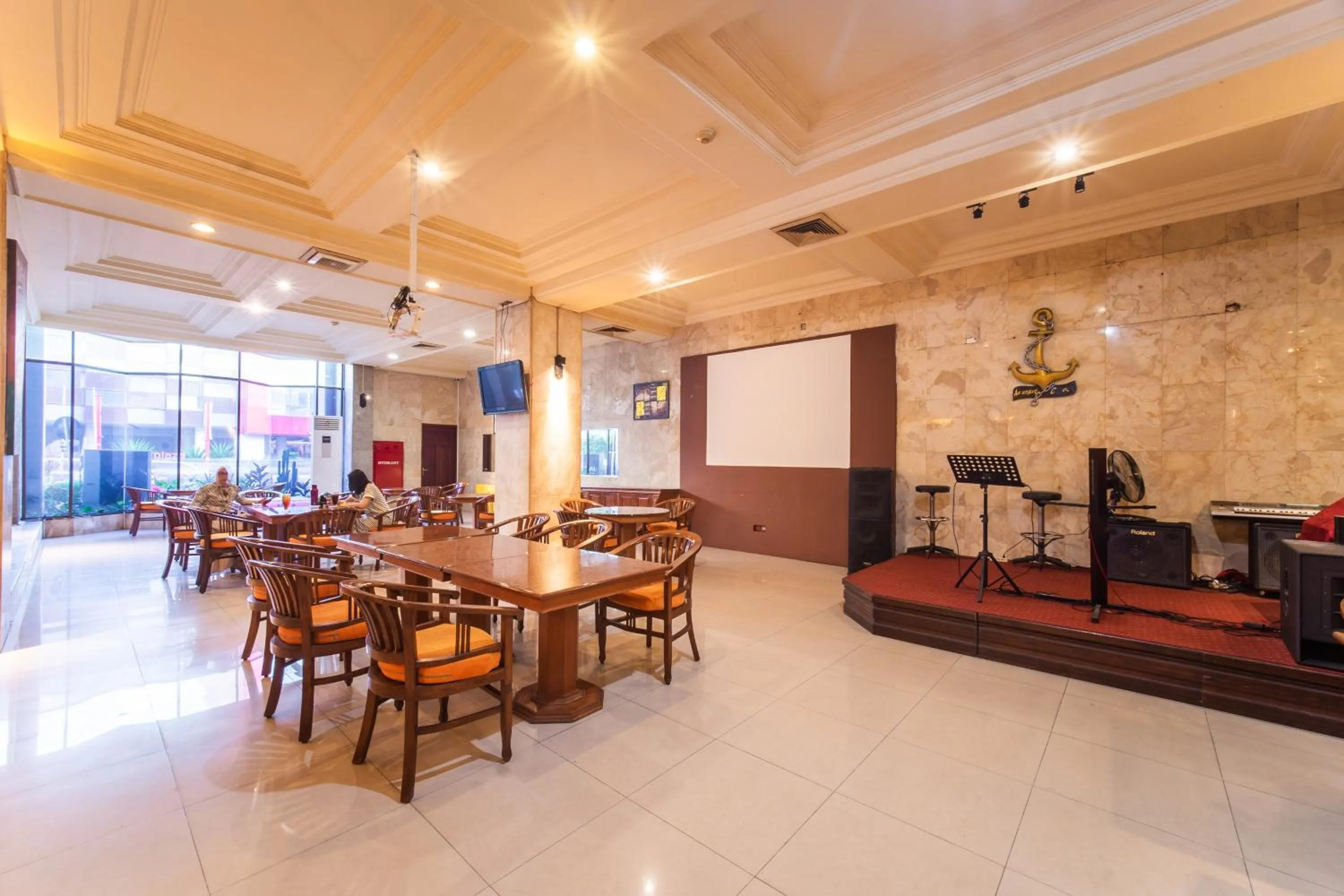 Restaurant/places to eat in Adika Hotel Bahtera