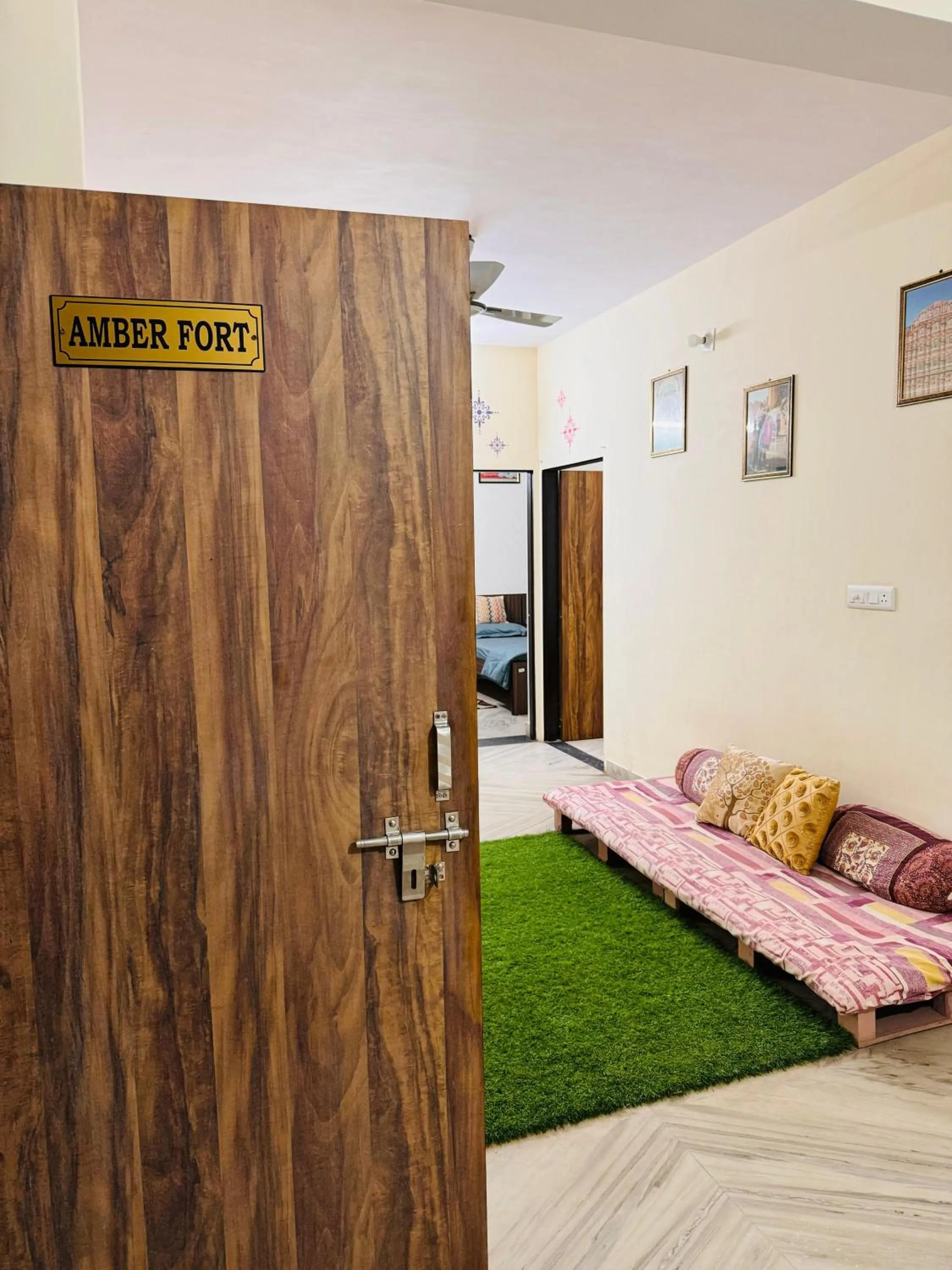 Photo of the whole room, Bed in Jaipur View