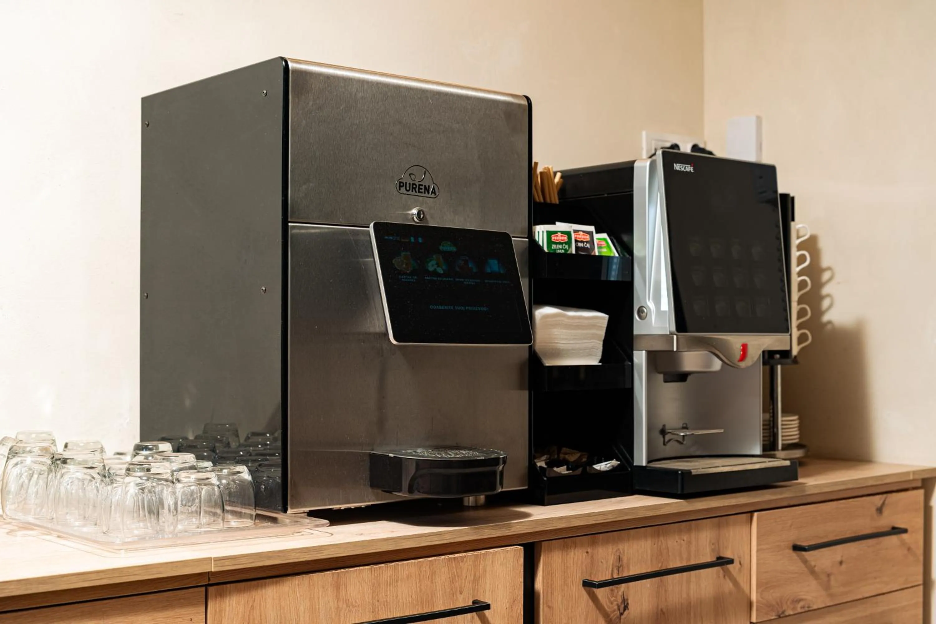 Coffee/tea facilities in Invictus Hotel