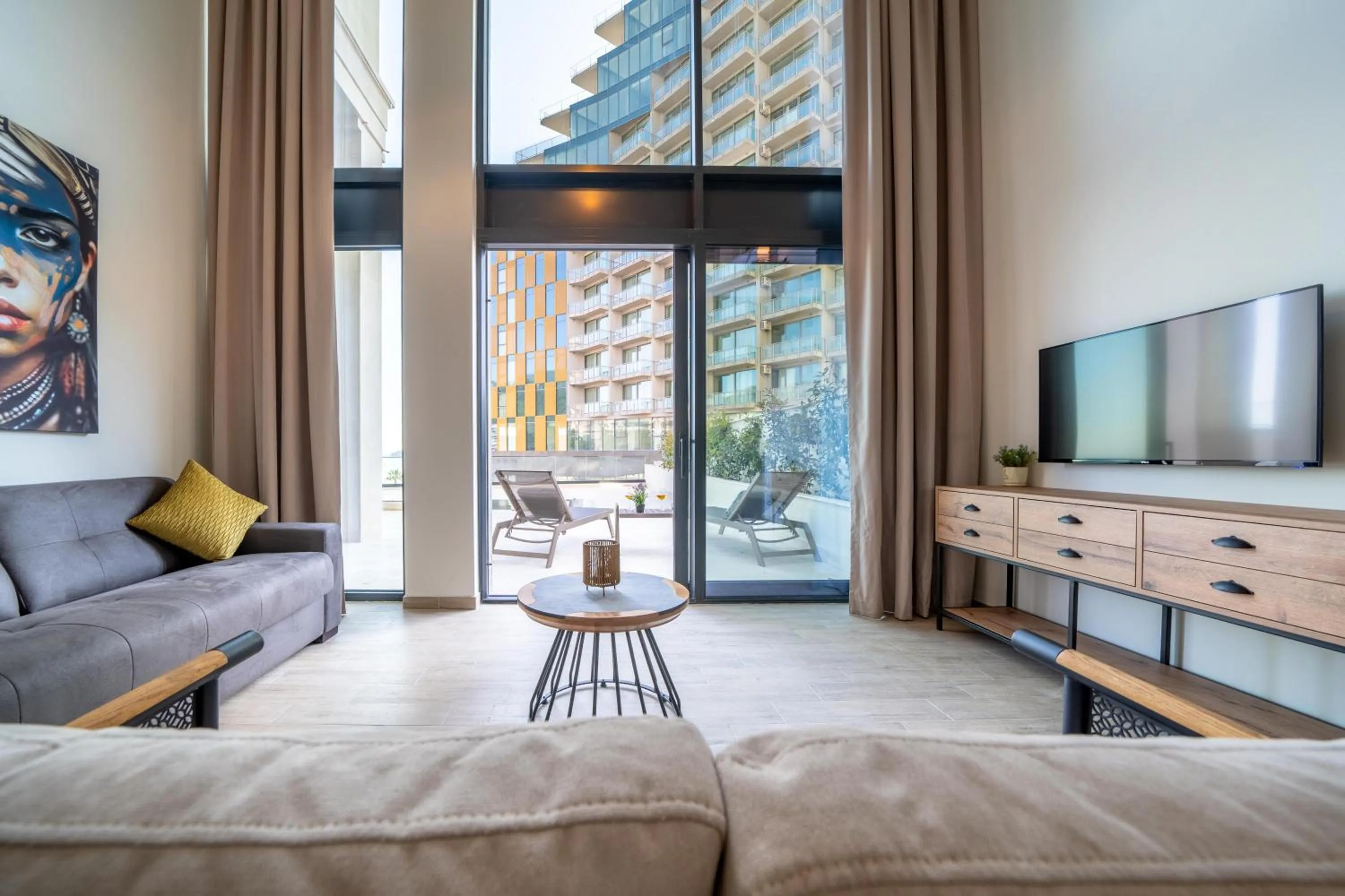 Patio in Invictus Hotel