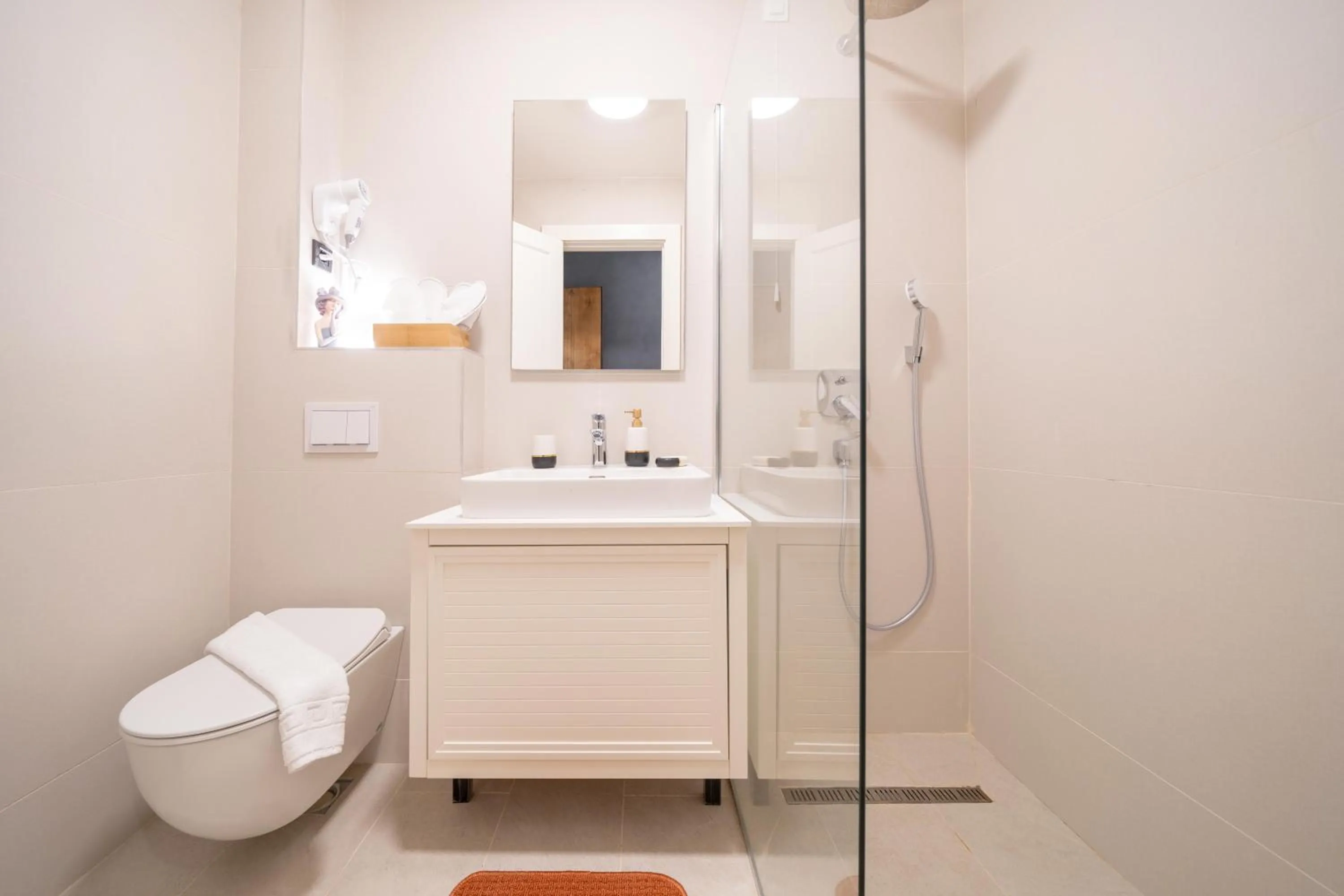 Shower in Invictus Hotel