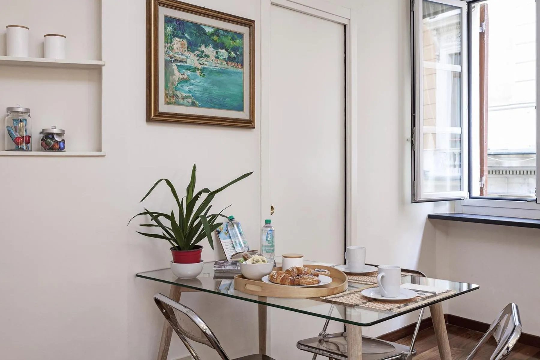 Dining area in Elegant Studio in the City Center by Wonderful Italy