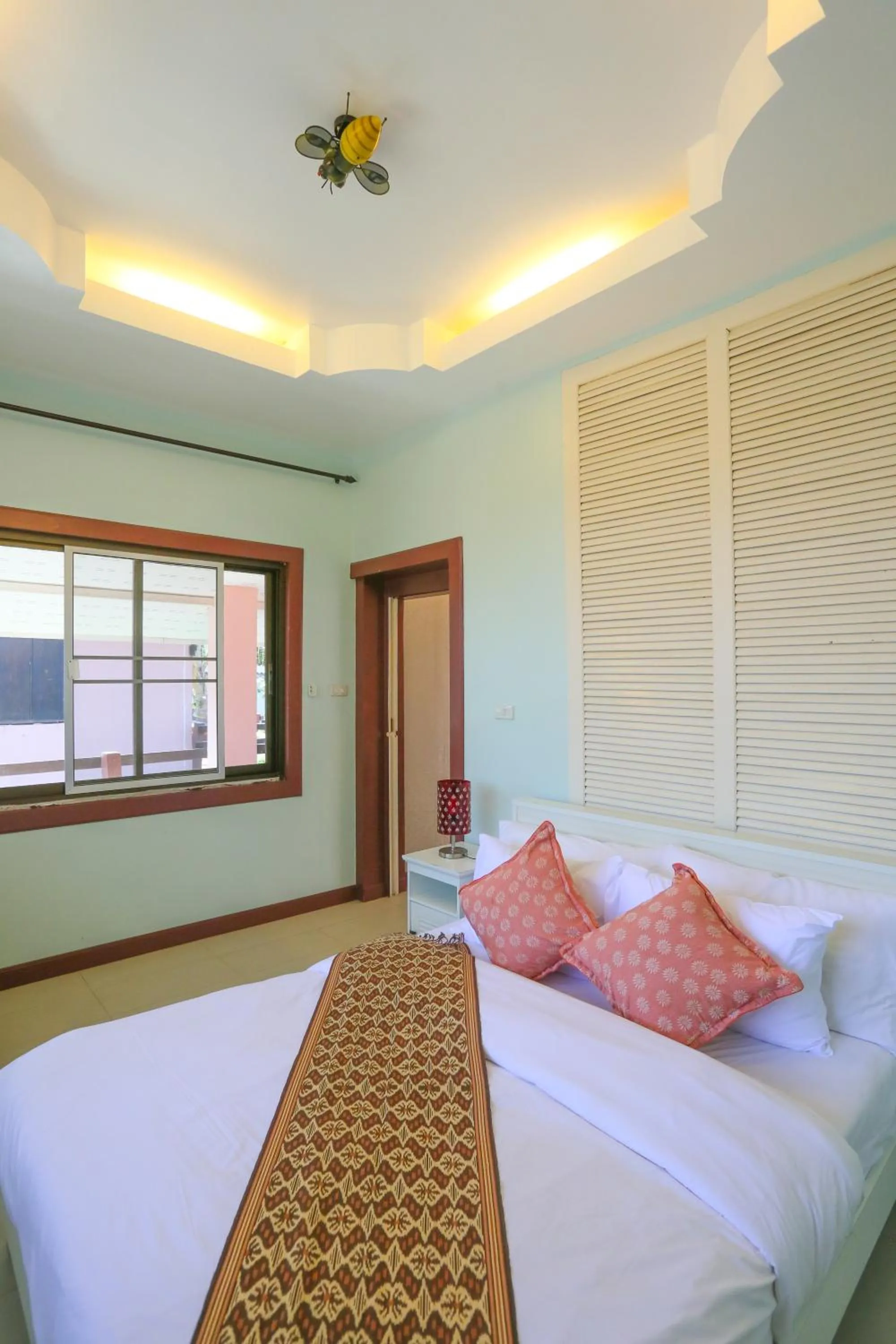 Bed in Phalaburi resort by dreamhouse