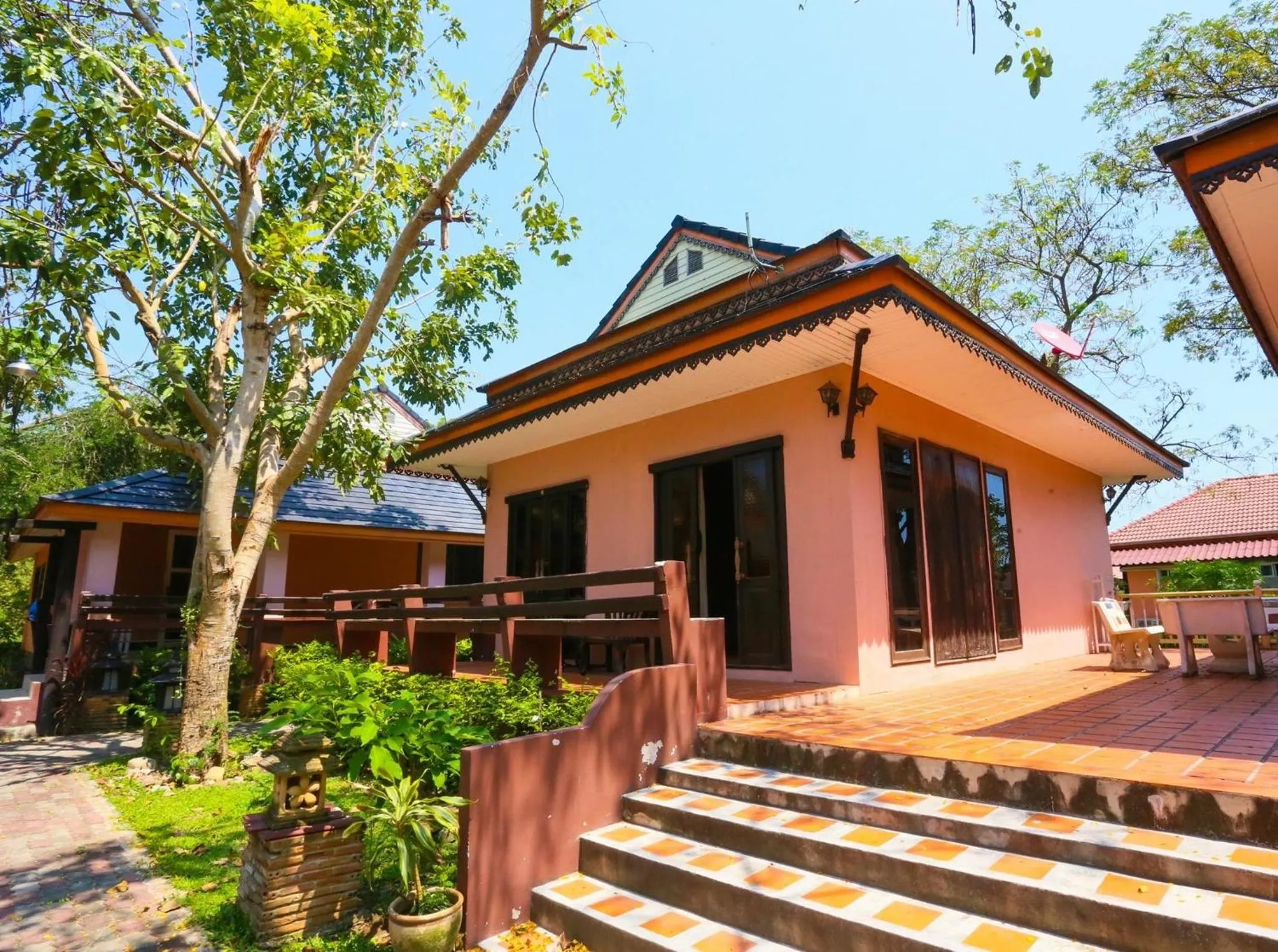 Phalaburi resort by dreamhouse