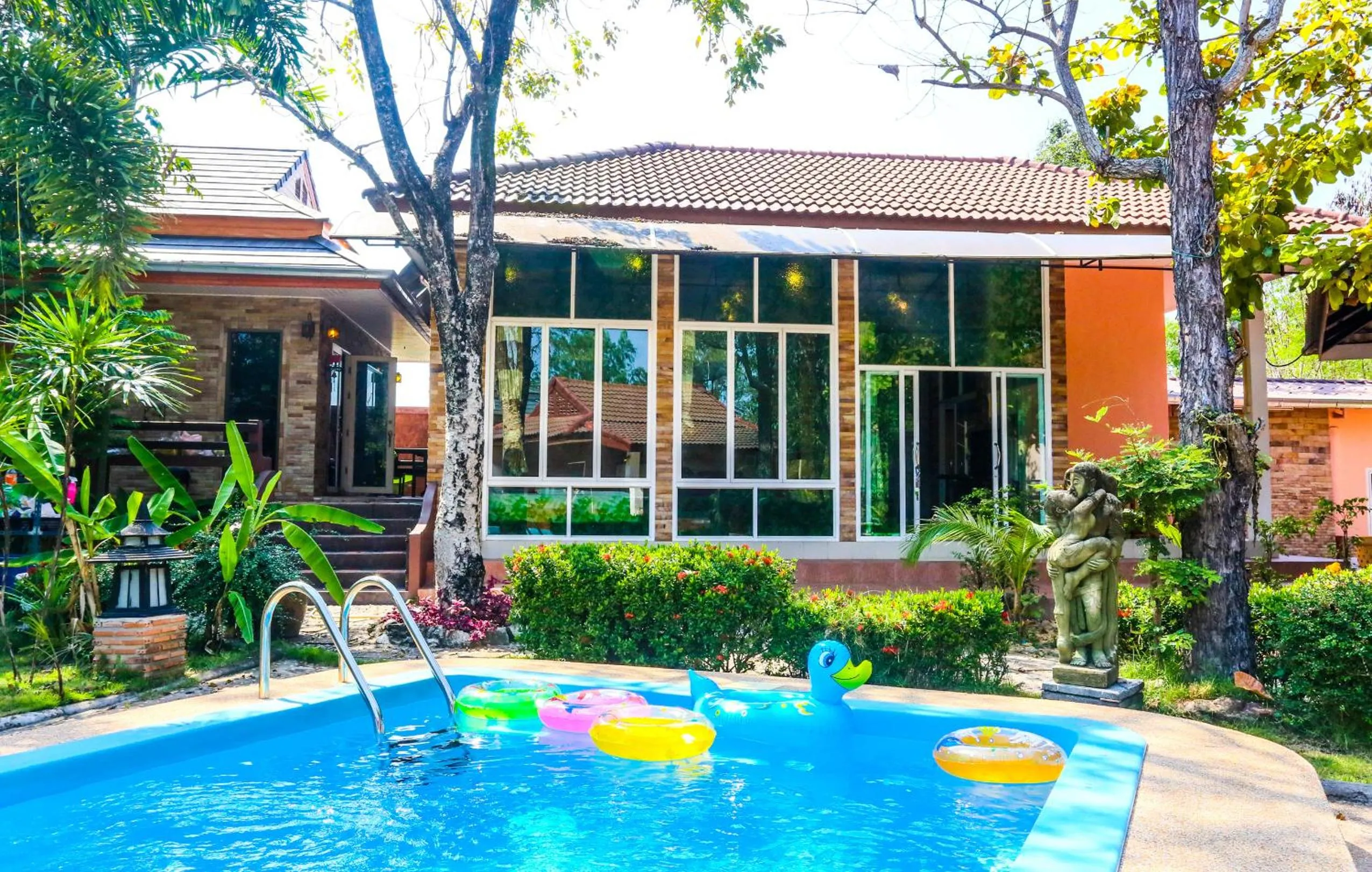 Phalaburi resort by dreamhouse