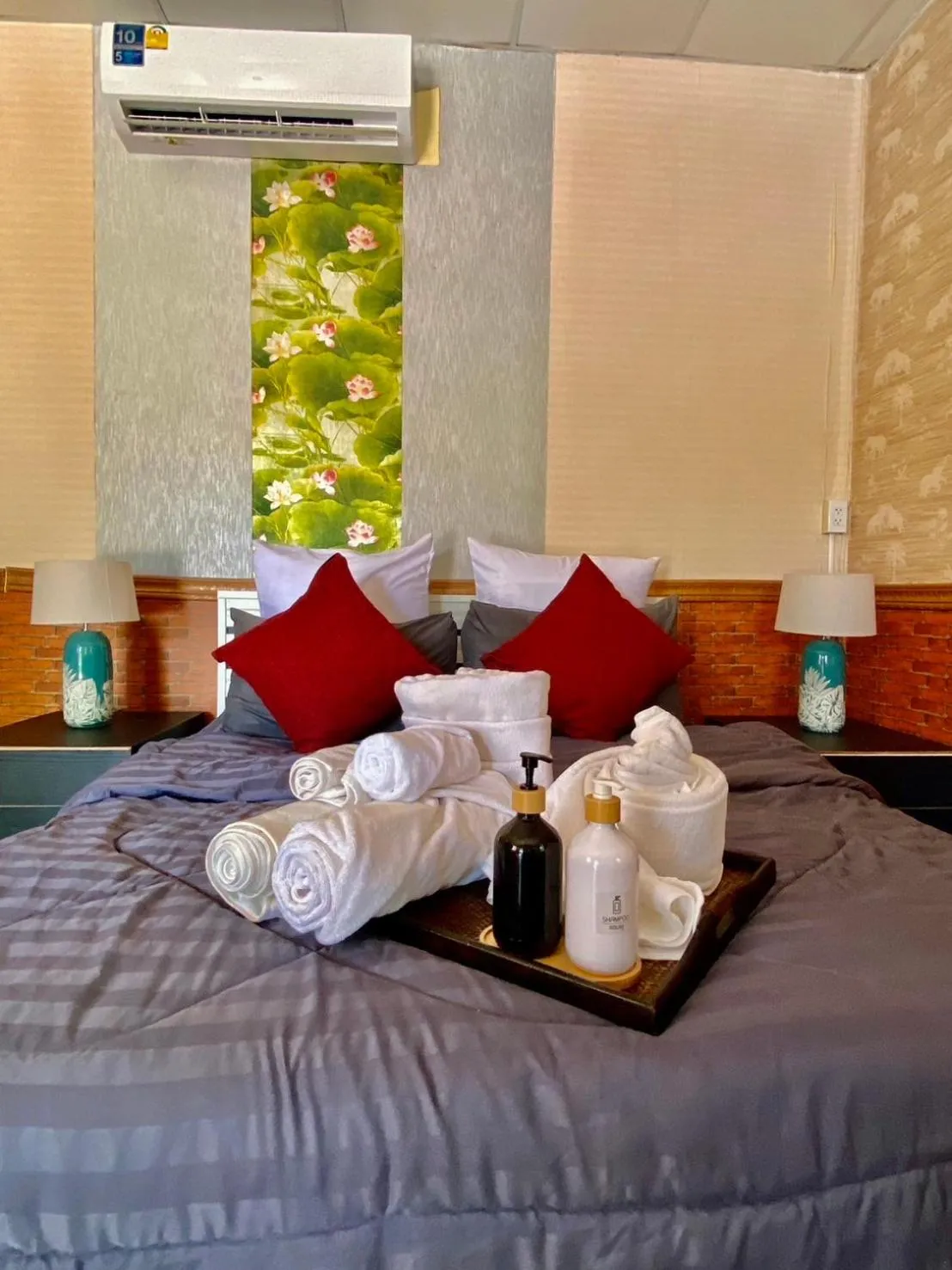 Bed in Phalaburi resort by dreamhouse