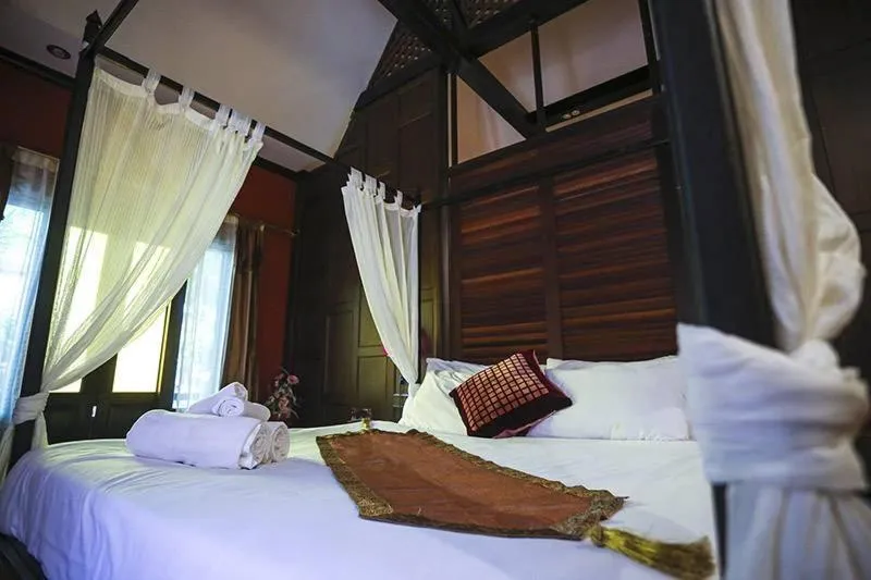 Bed in Phalaburi resort by dreamhouse
