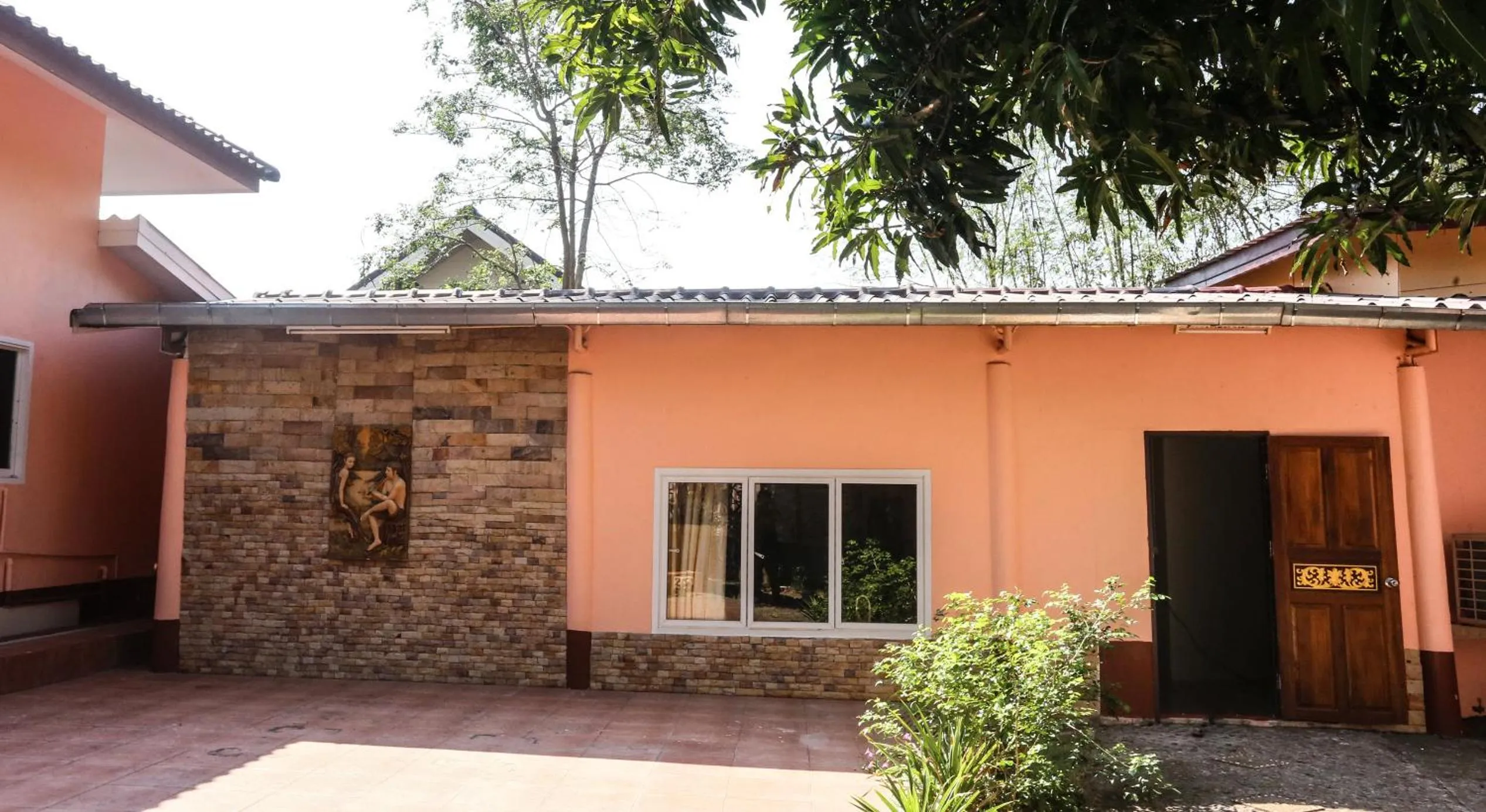 Phalaburi resort by dreamhouse