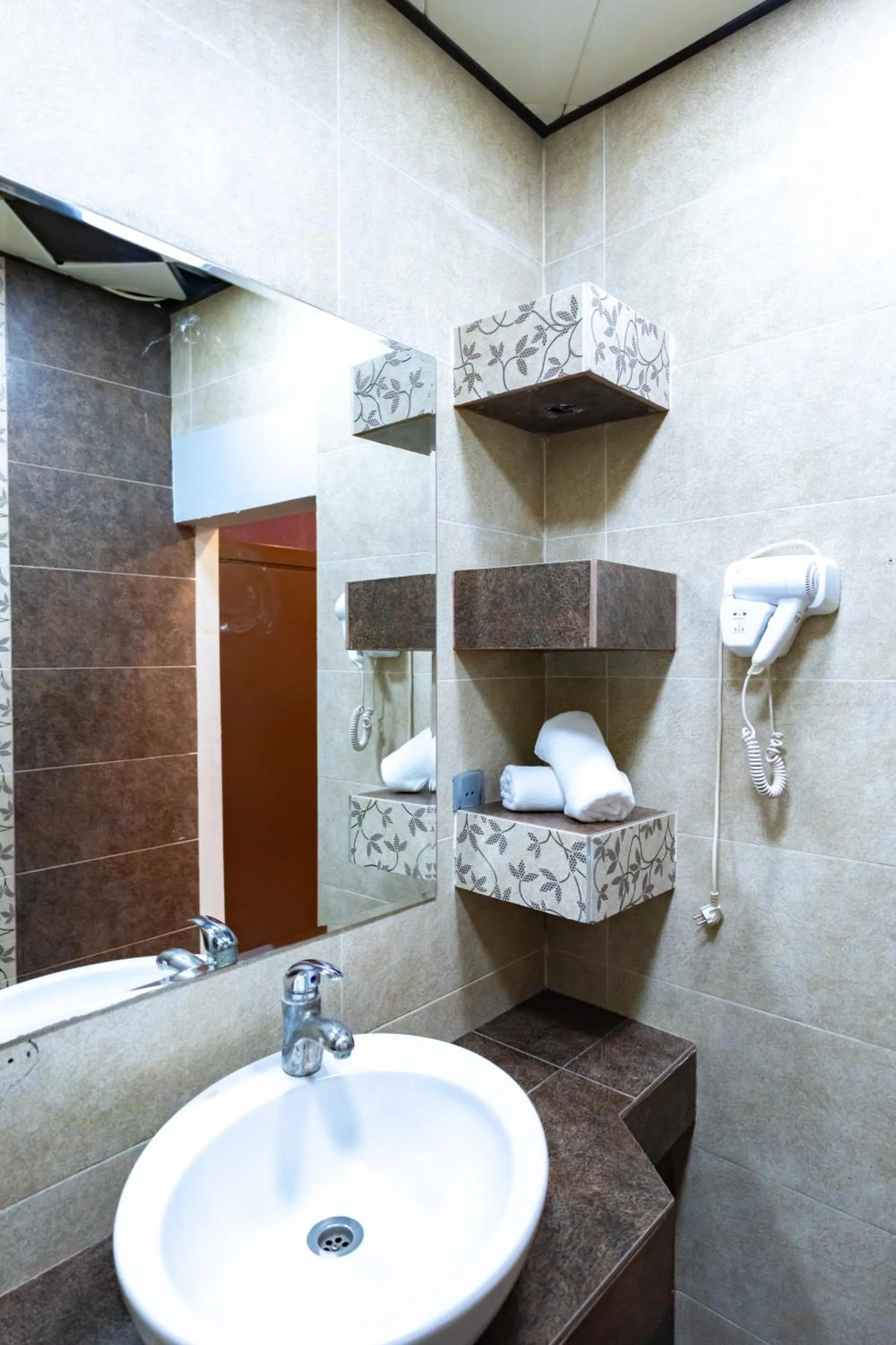 Shower in SECRET HOTEL