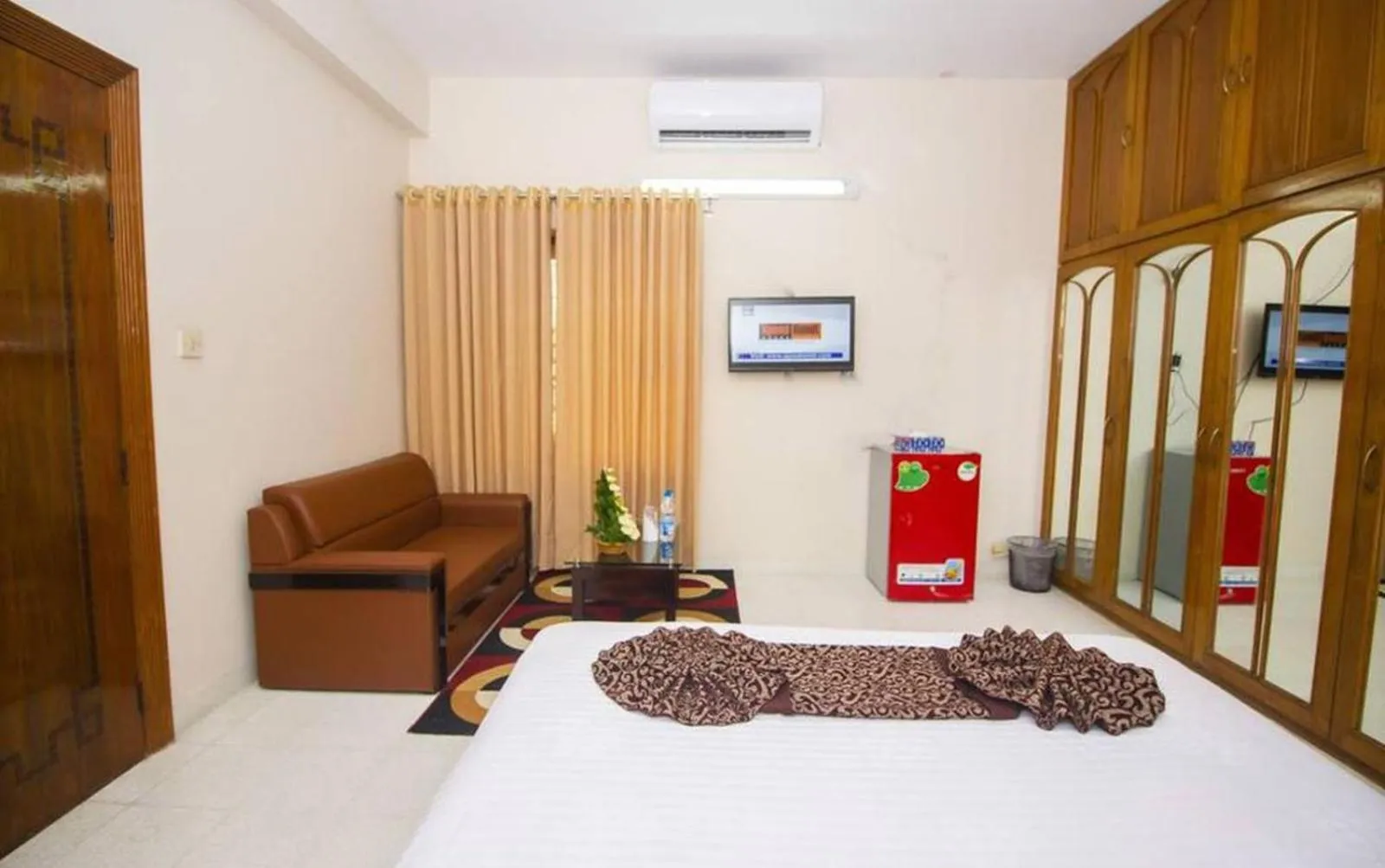 Photo of the whole room, Bed in Hotel Suite Palace Baridhara