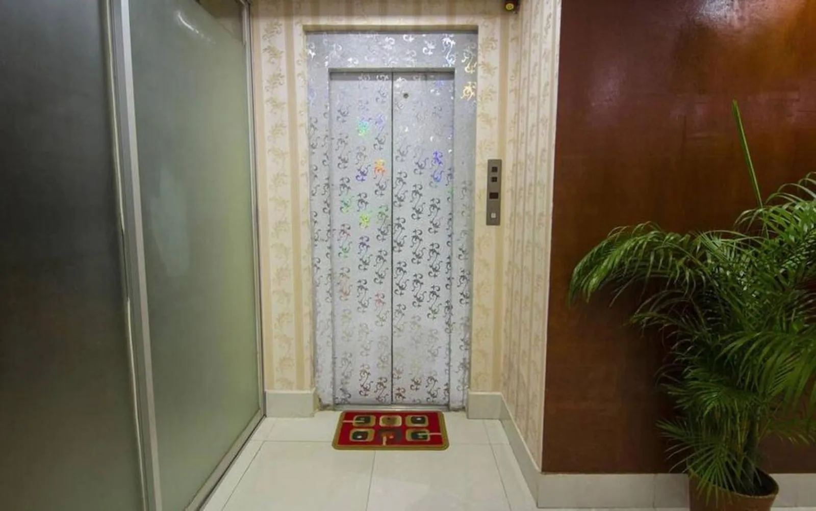 elevator in Hotel Suite Palace Baridhara