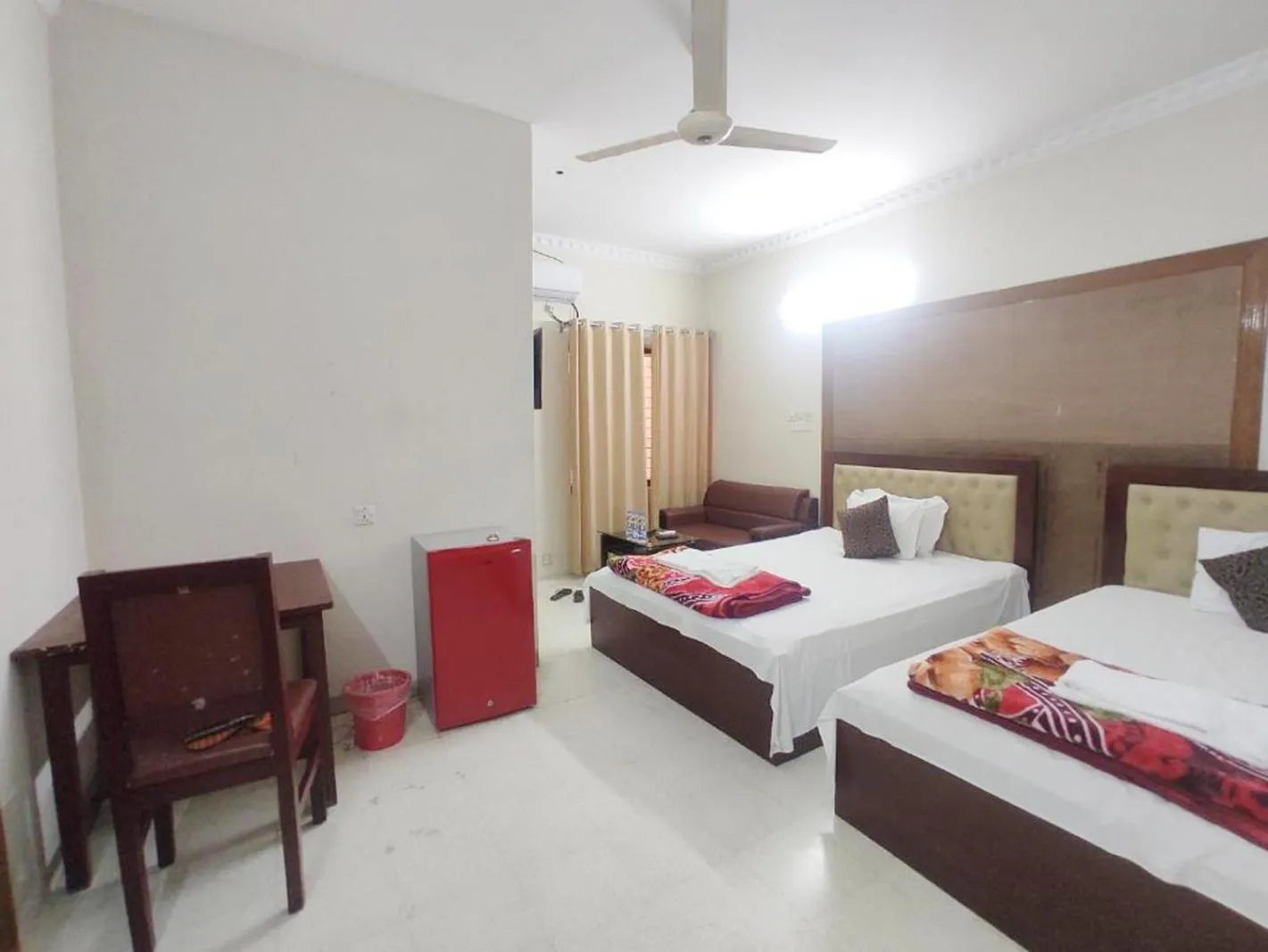 Photo of the whole room, Bed in Hotel Suite Palace Baridhara