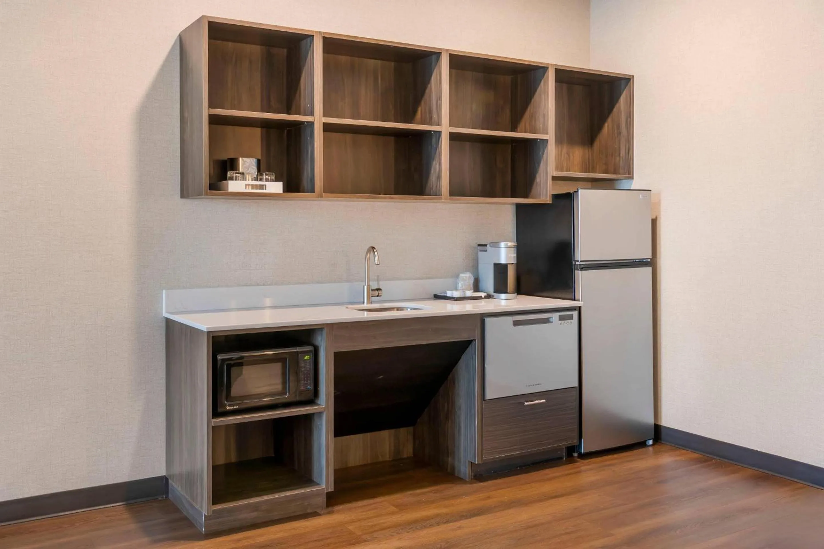 Kitchen or kitchenette in Cambria Hotel & Suites Plymouth